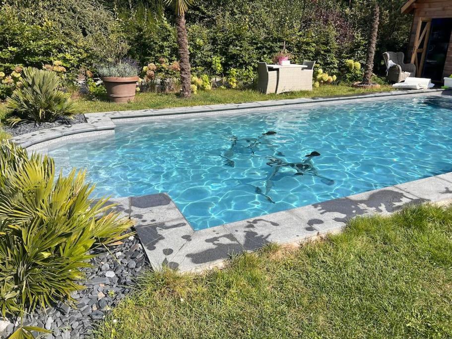 Villa in idyllic surroundings with pool and tennis
