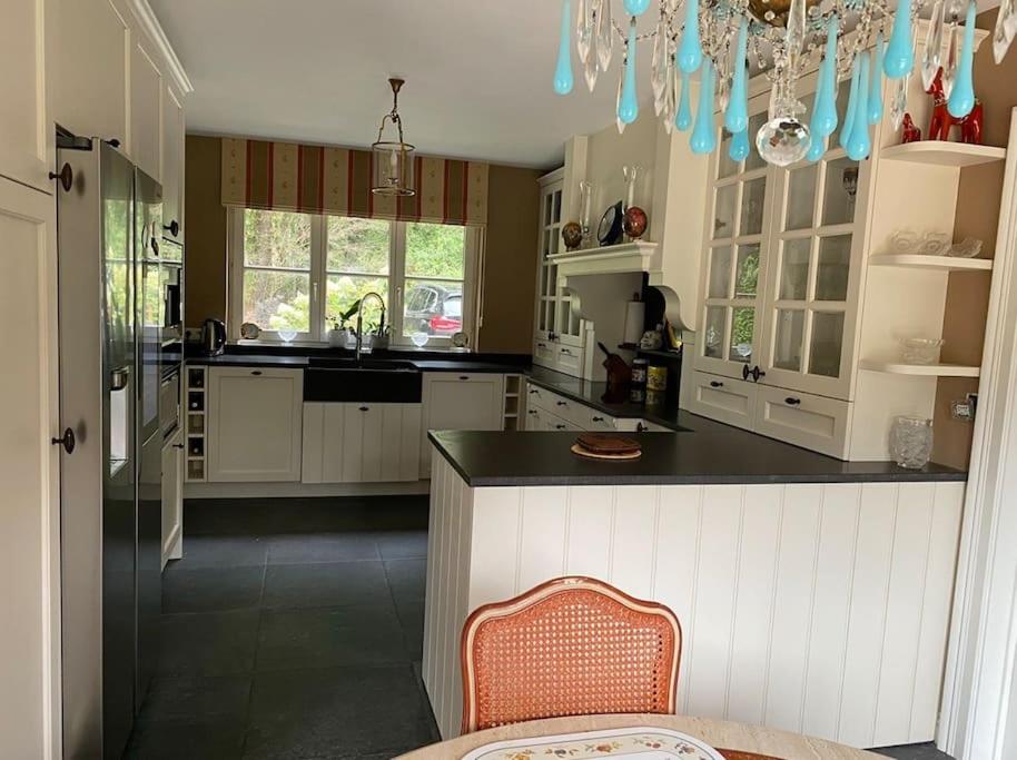Villa in idyllic surroundings with pool and tennis
