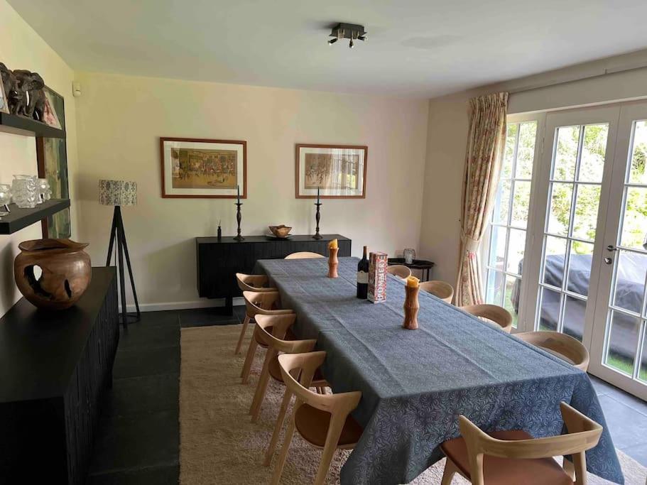 Villa in idyllic surroundings with pool and tennis