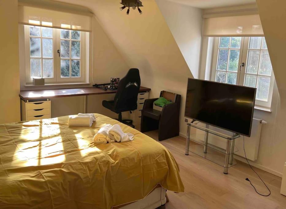 Villa in idyllic surroundings with pool and tennis