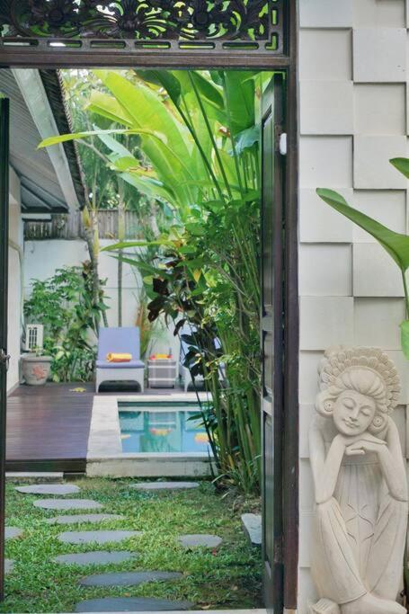 T&J2 - Central Petitenget 2BR villa, walk to beach view 4