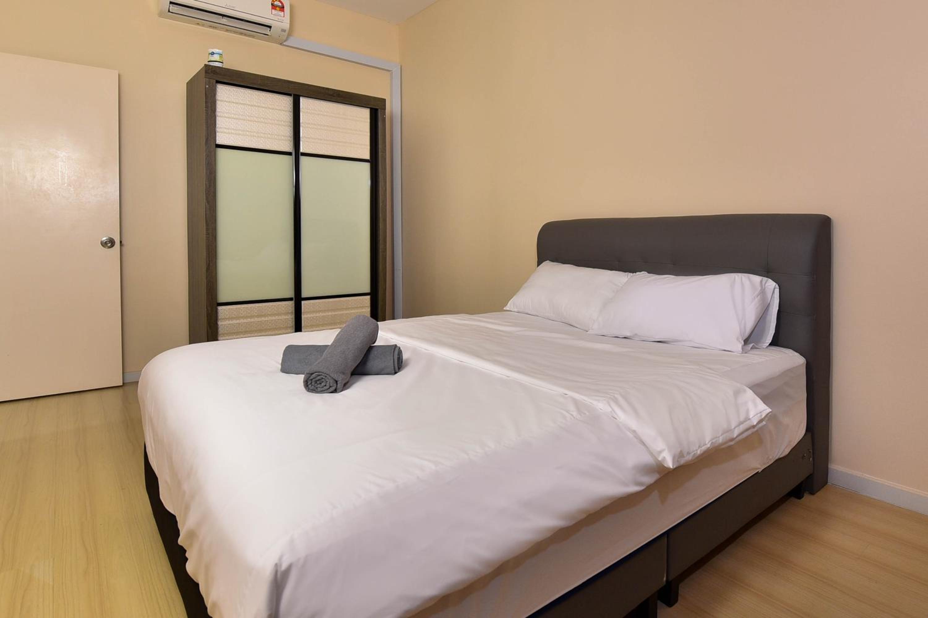 Lake Garden View 3BR Condo High Floor with Swimming Pool Free WiFi and Netflix Near Taiping Zoo photo 5
