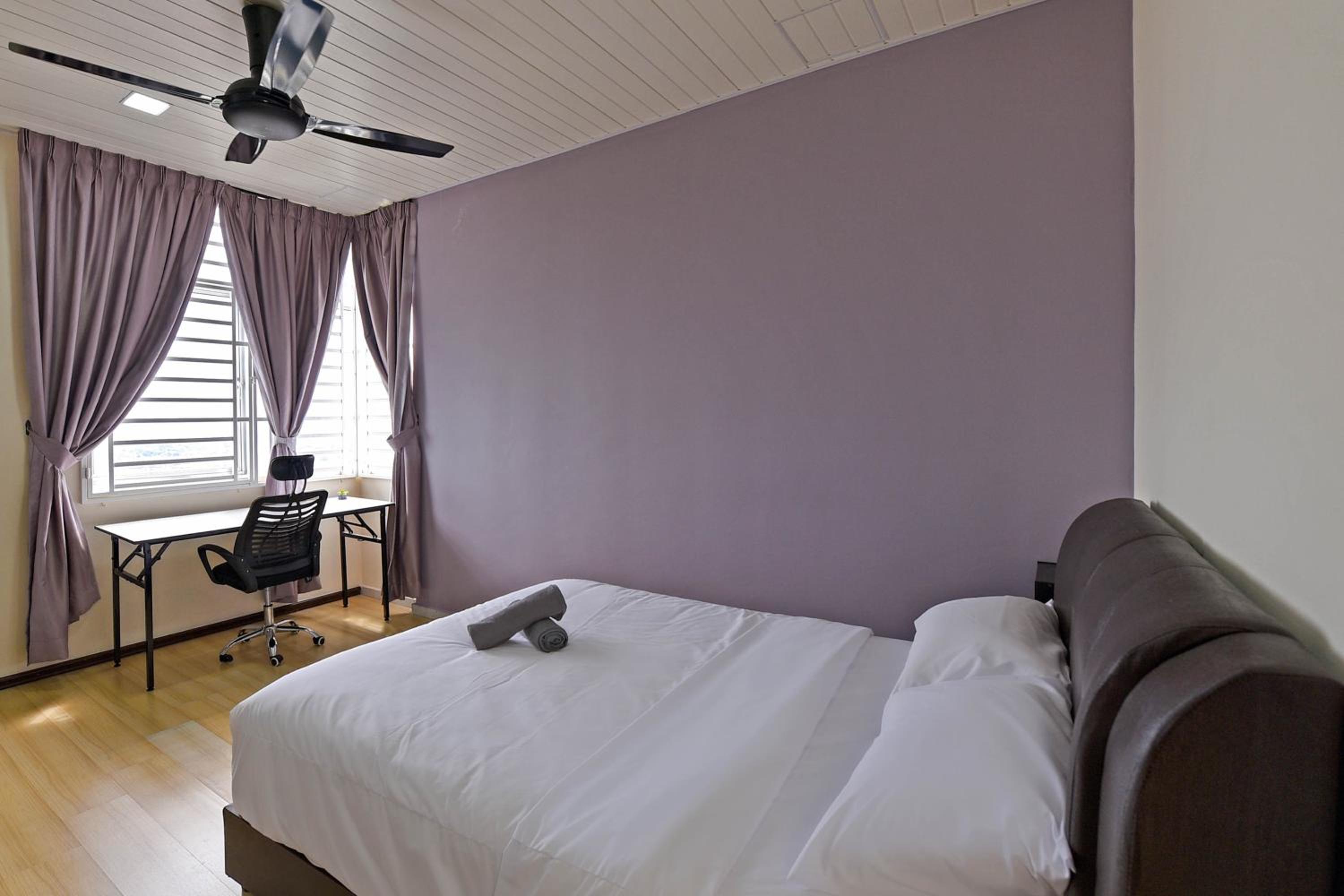 Lake Garden View 3BR Condo High Floor with Swimming Pool Free WiFi and Netflix Near Taiping Zoo photo 6