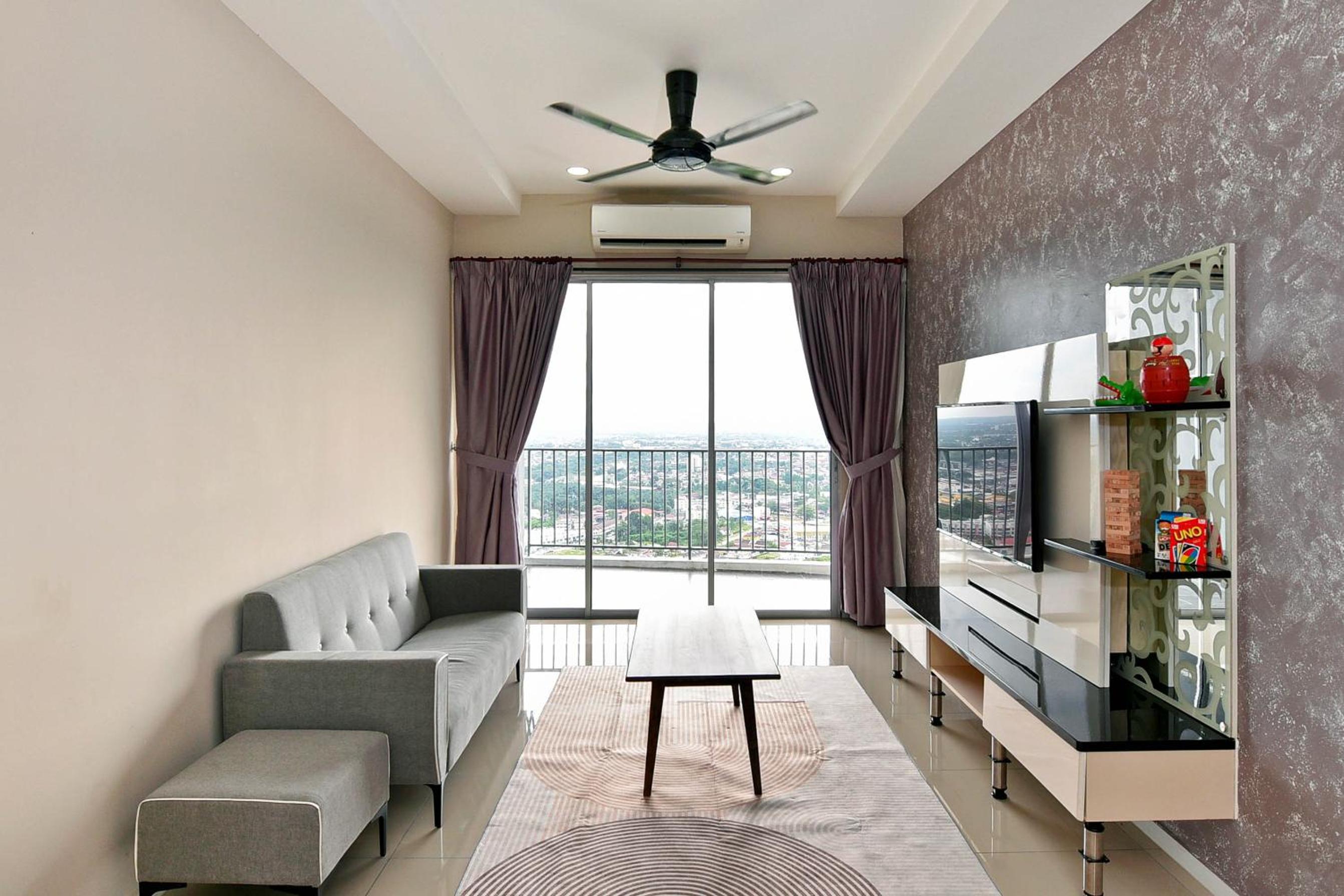 Lake Garden View 3BR Condo High Floor with Swimming Pool Free WiFi and Netflix Near Taiping Zoo photo 8