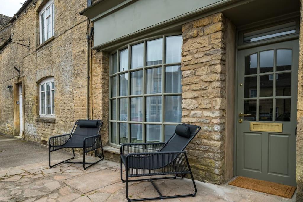Chic Contemporary Cotswold Pad- heart of Stow