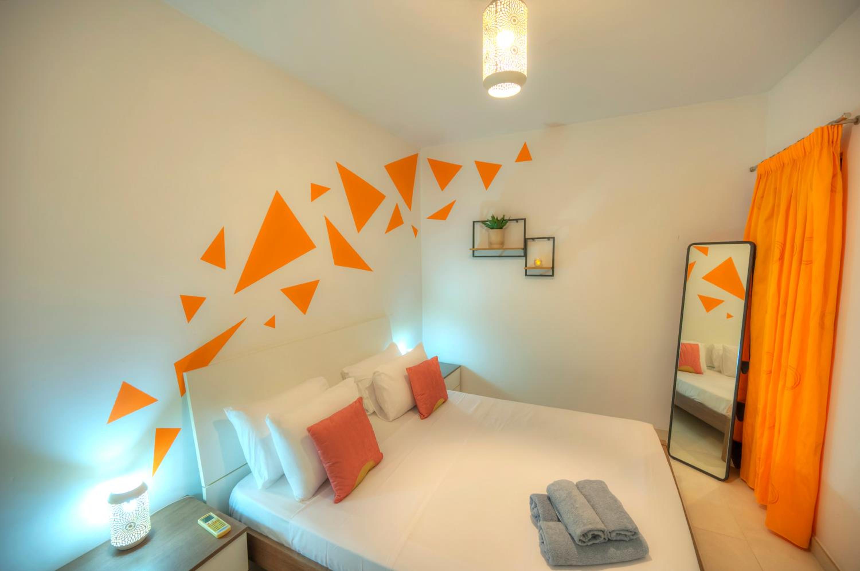 Seafront bright & spacious 2 bedroom, balcony, KDEG1-1 view 4