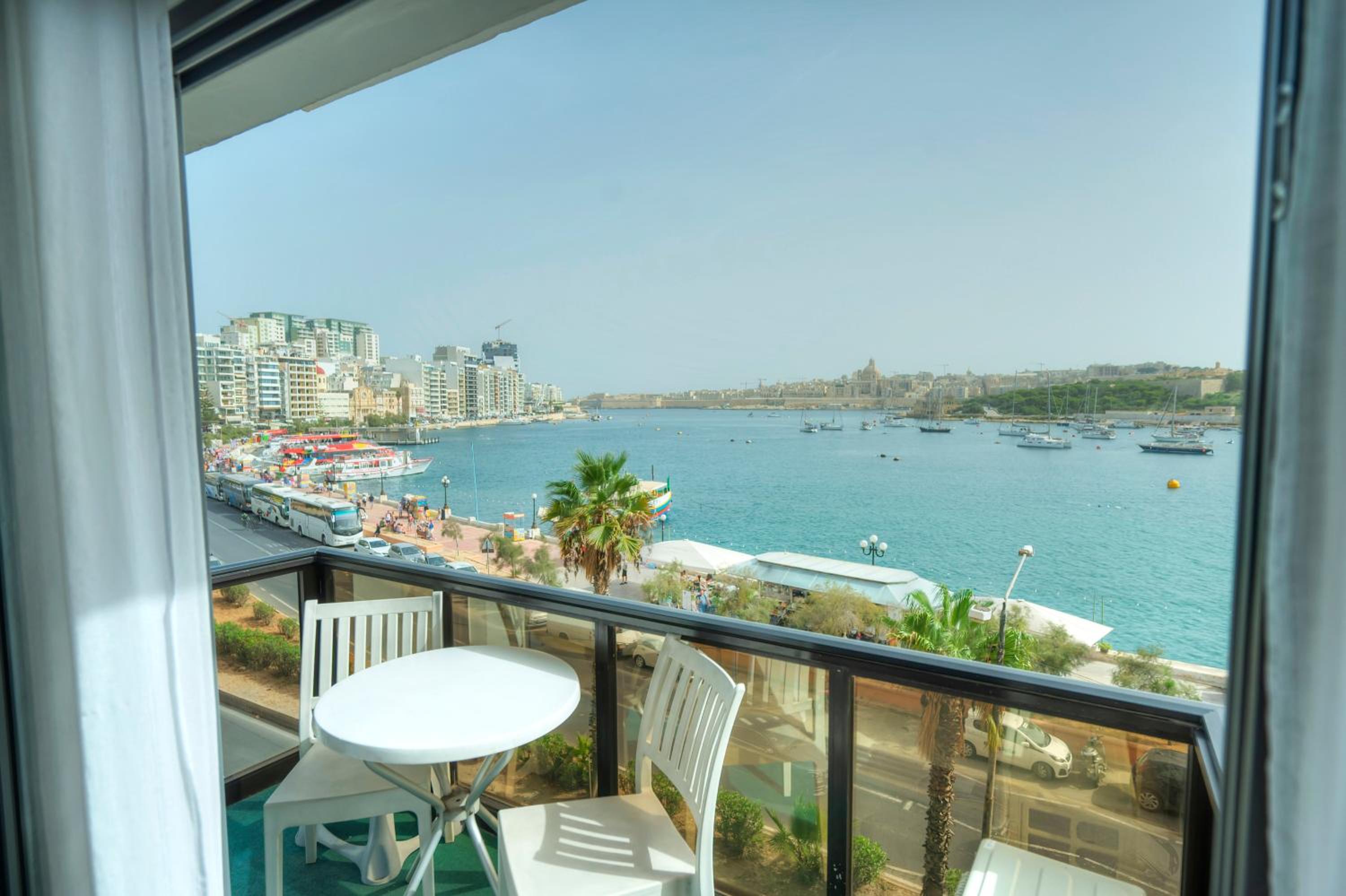 Seafront bright & spacious 2 bedroom, balcony, KDEG1-1 view 2