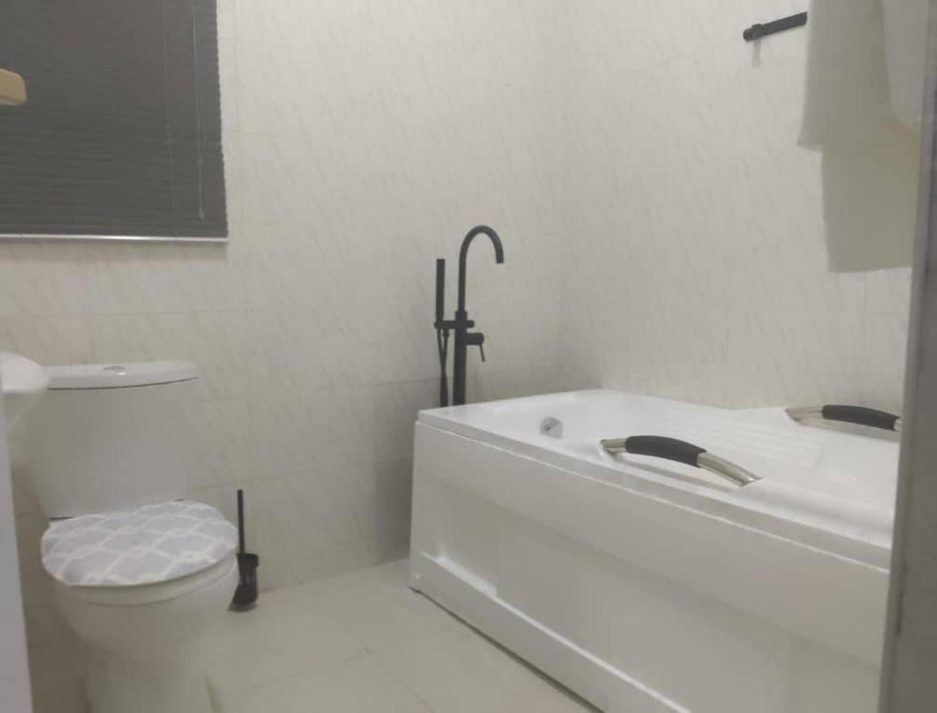 Adenta Oasis Retreat - Spacious 3BR Apartment view 3