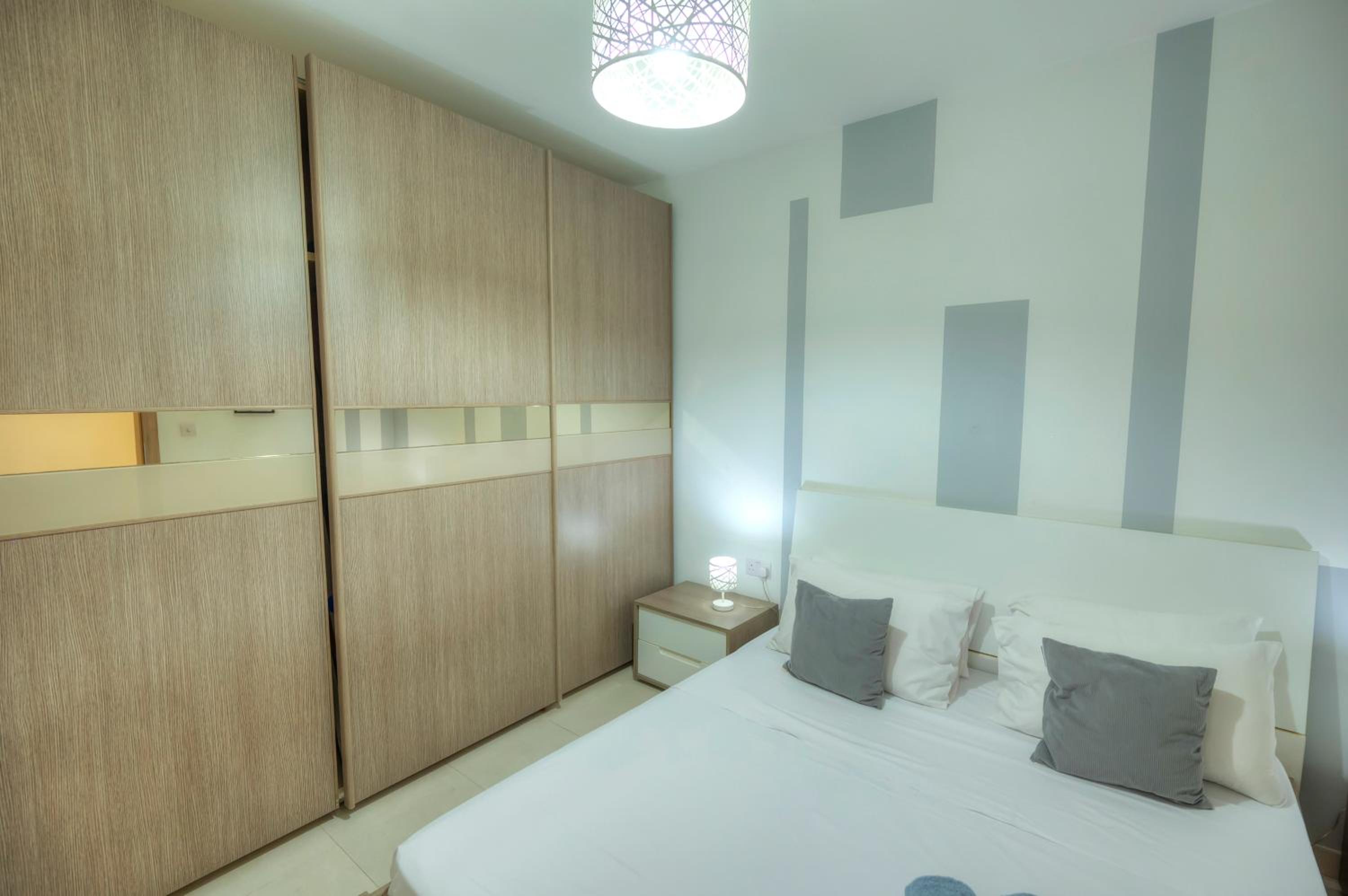 Seafront bright & spacious 2 bedroom, balcony, KDEG1-1 view 5