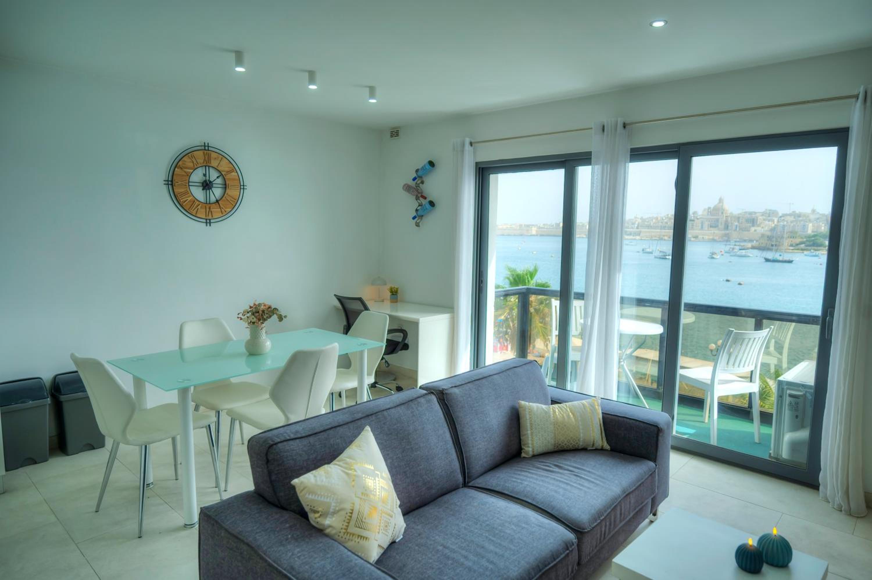 Seafront bright & spacious 2 bedroom, balcony, KDEG1-1 view 3