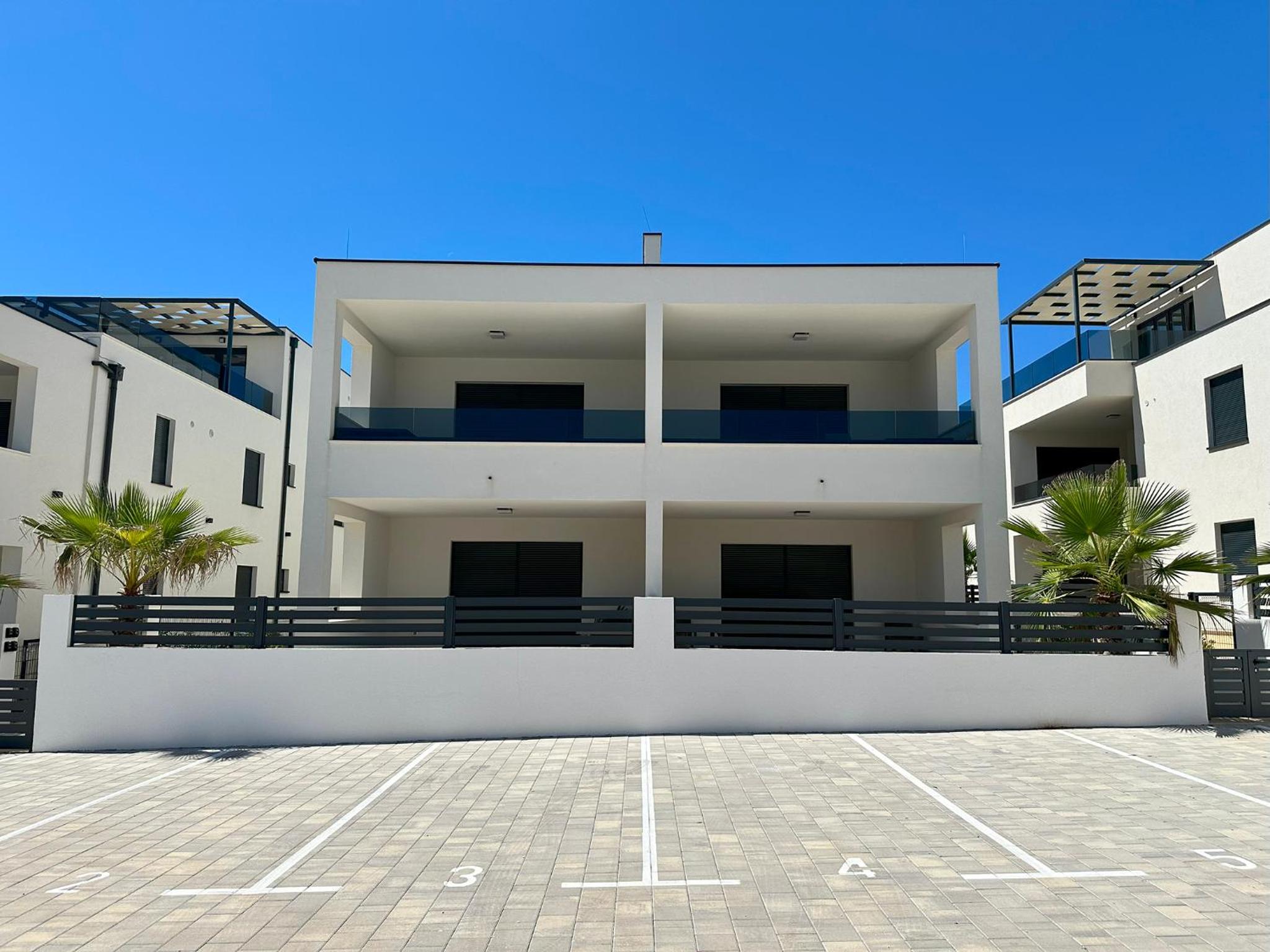 Beautiful new PalmTree Apartments III view 5
