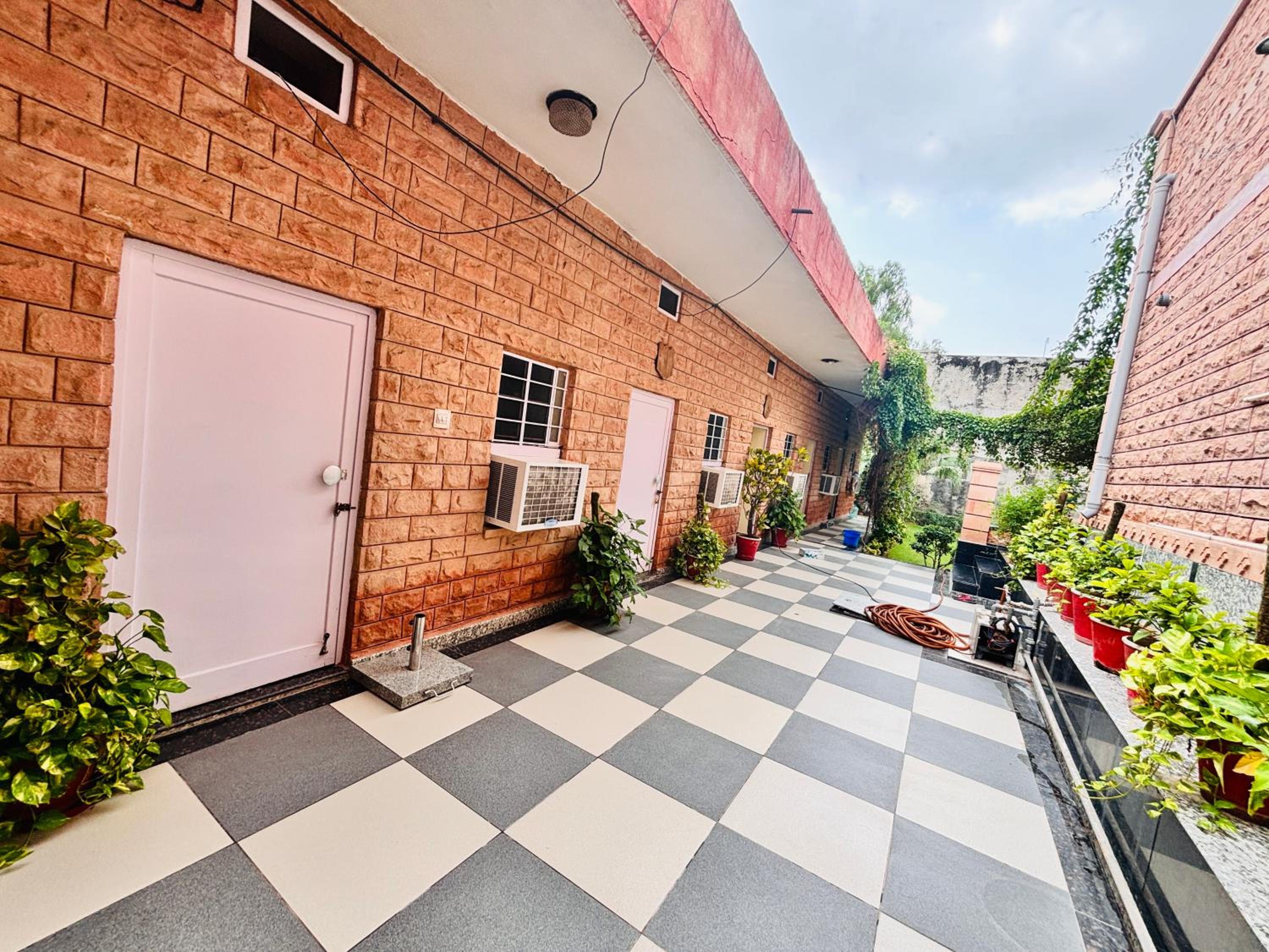 Liliyan Palace Guest house