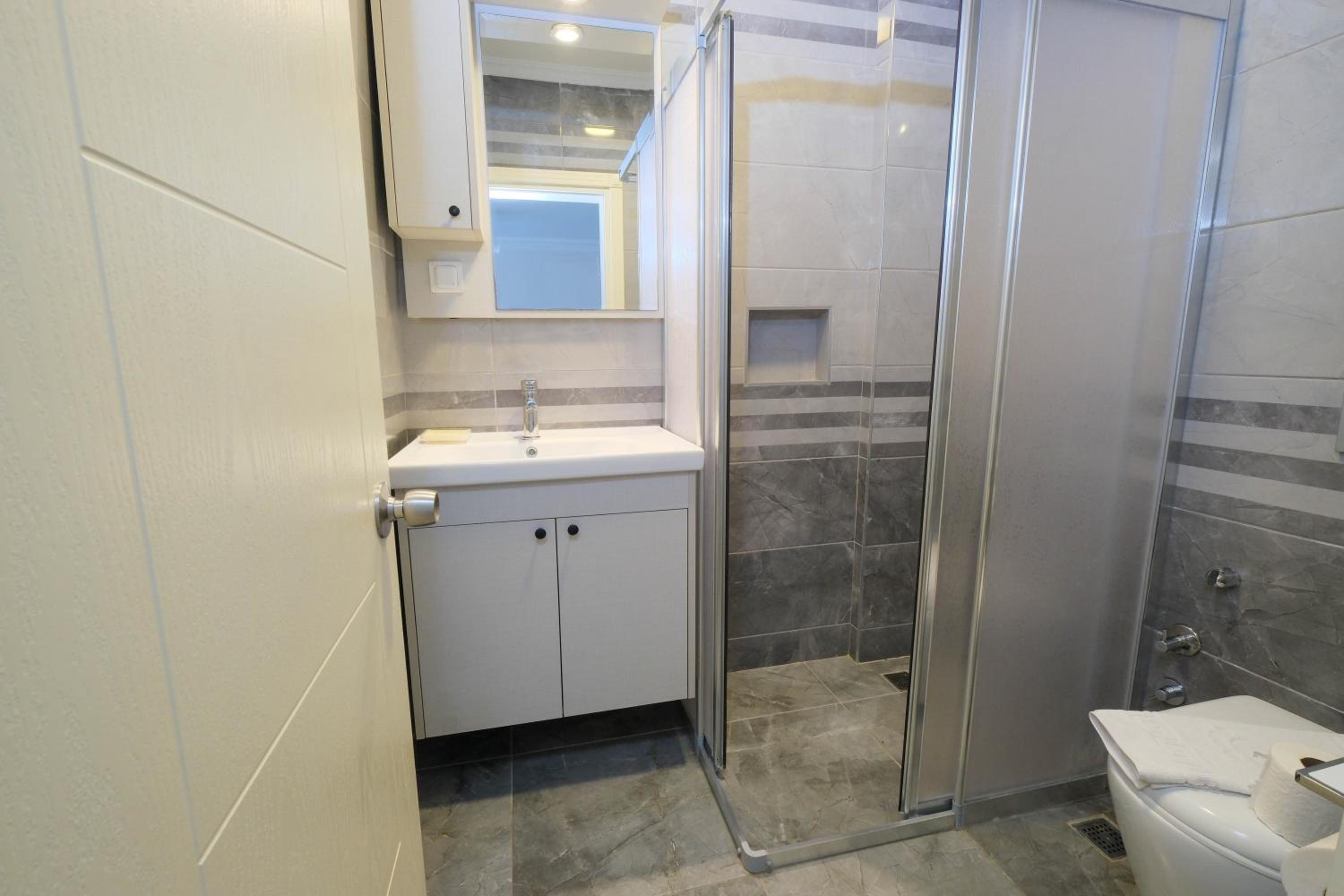 Diplomat Suites