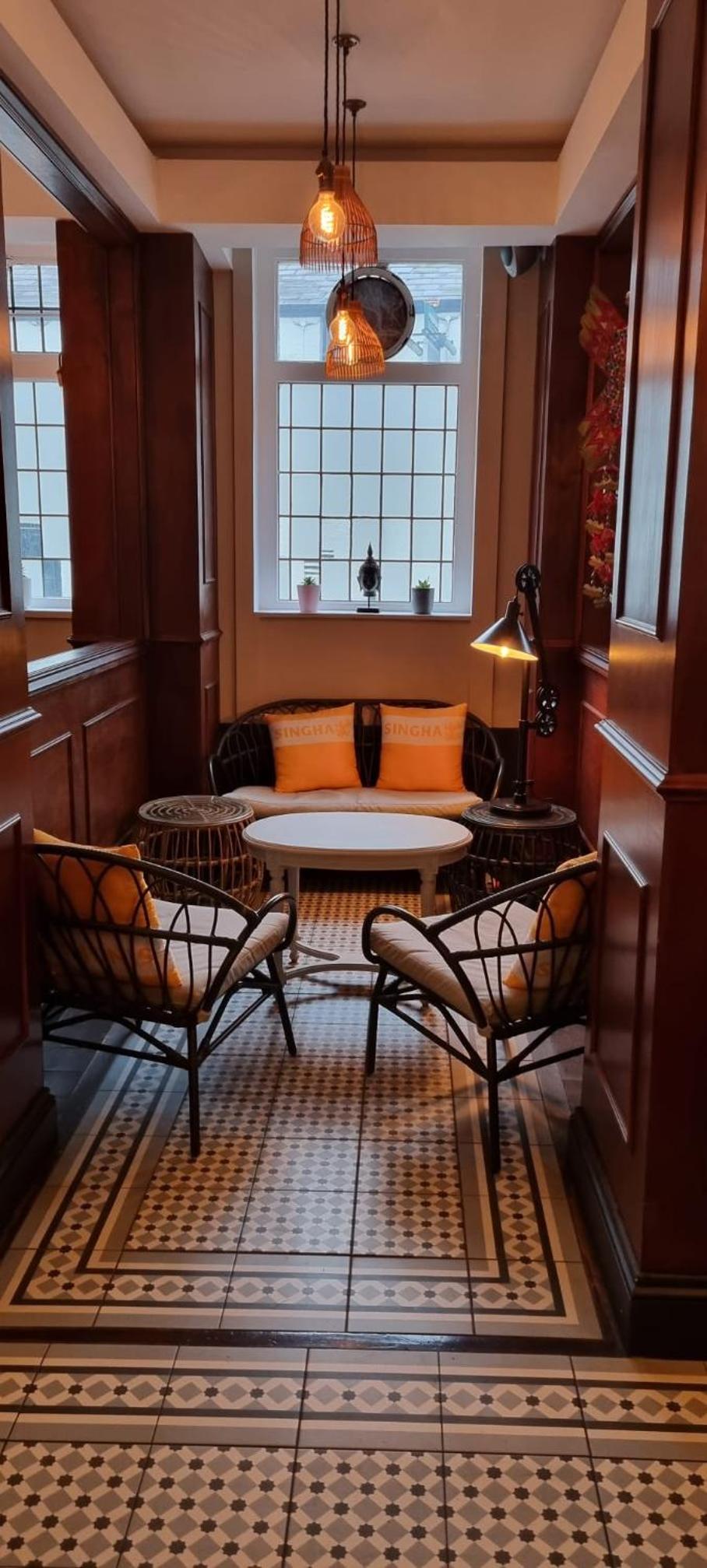 Place to Stay in Thames Ditton