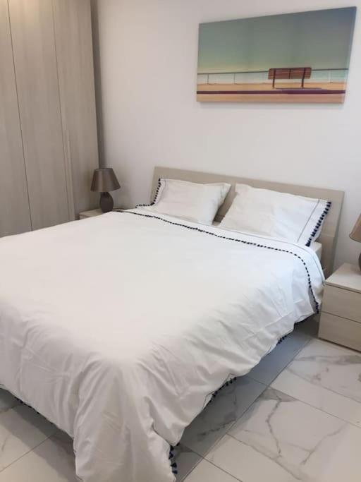 Brand new modern 2 bed 2 bath apt in St Julian's view 3