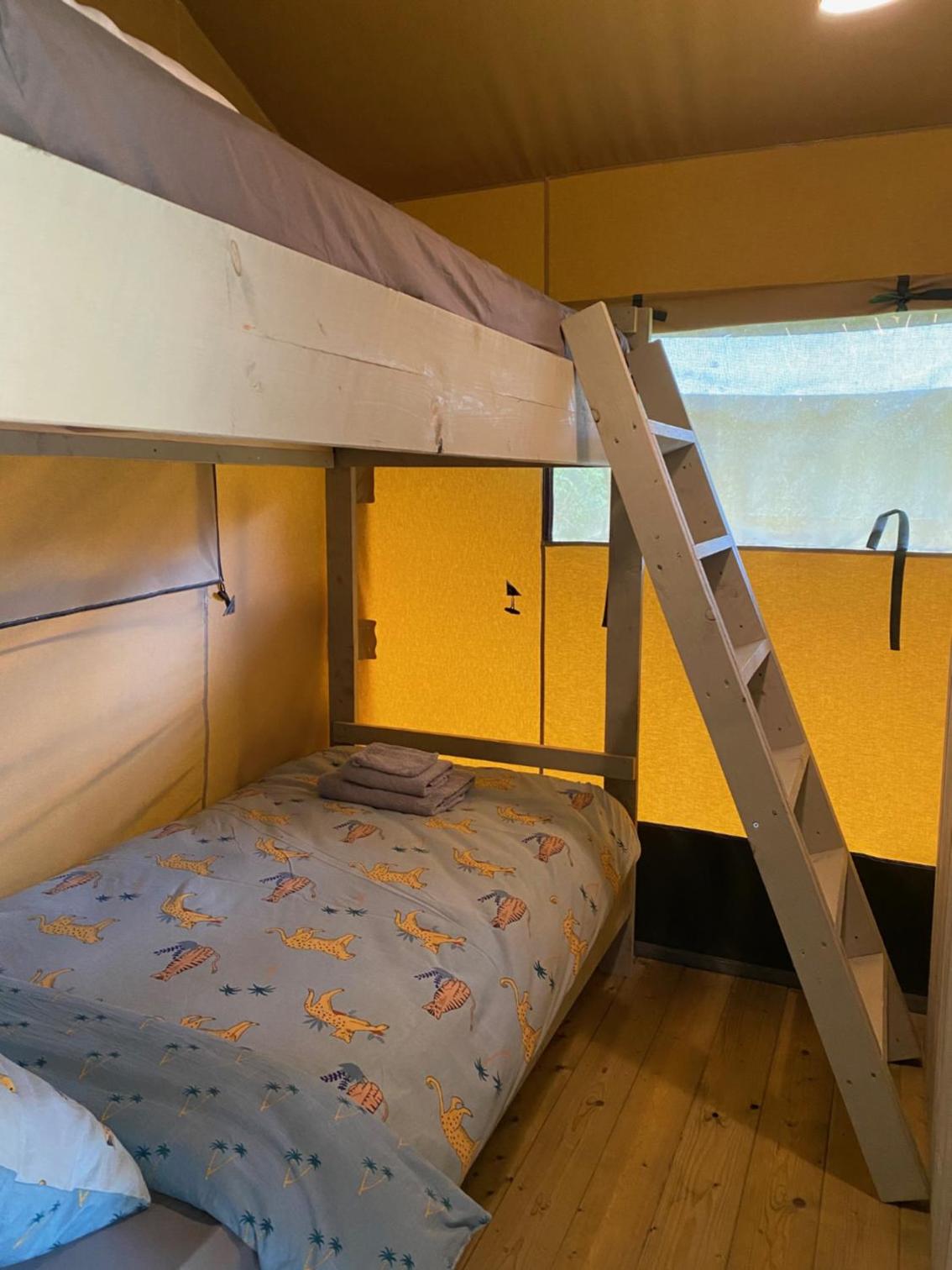 Glamping tent in oase van groen
