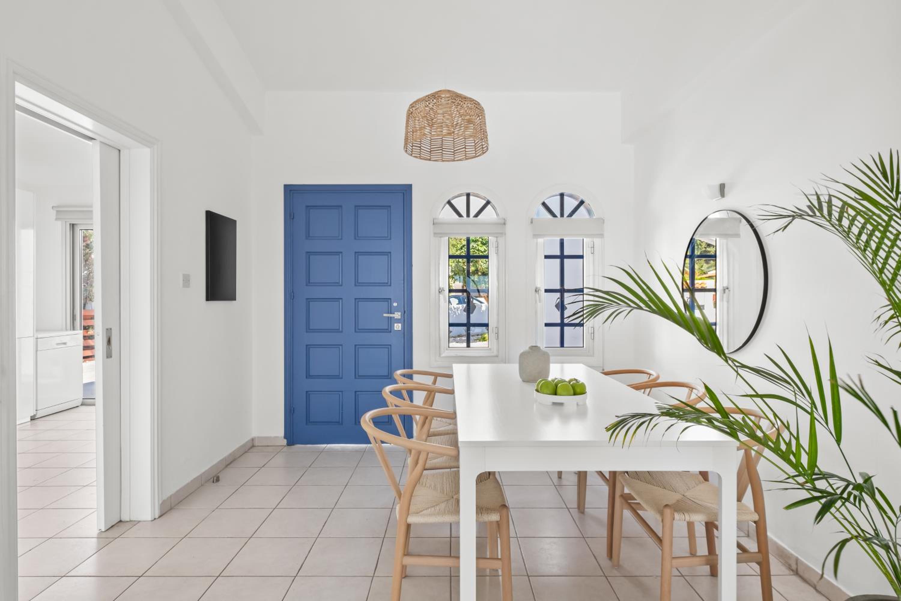 Ivy Blue Villa by Nomads - Short Walk to Coral Bay