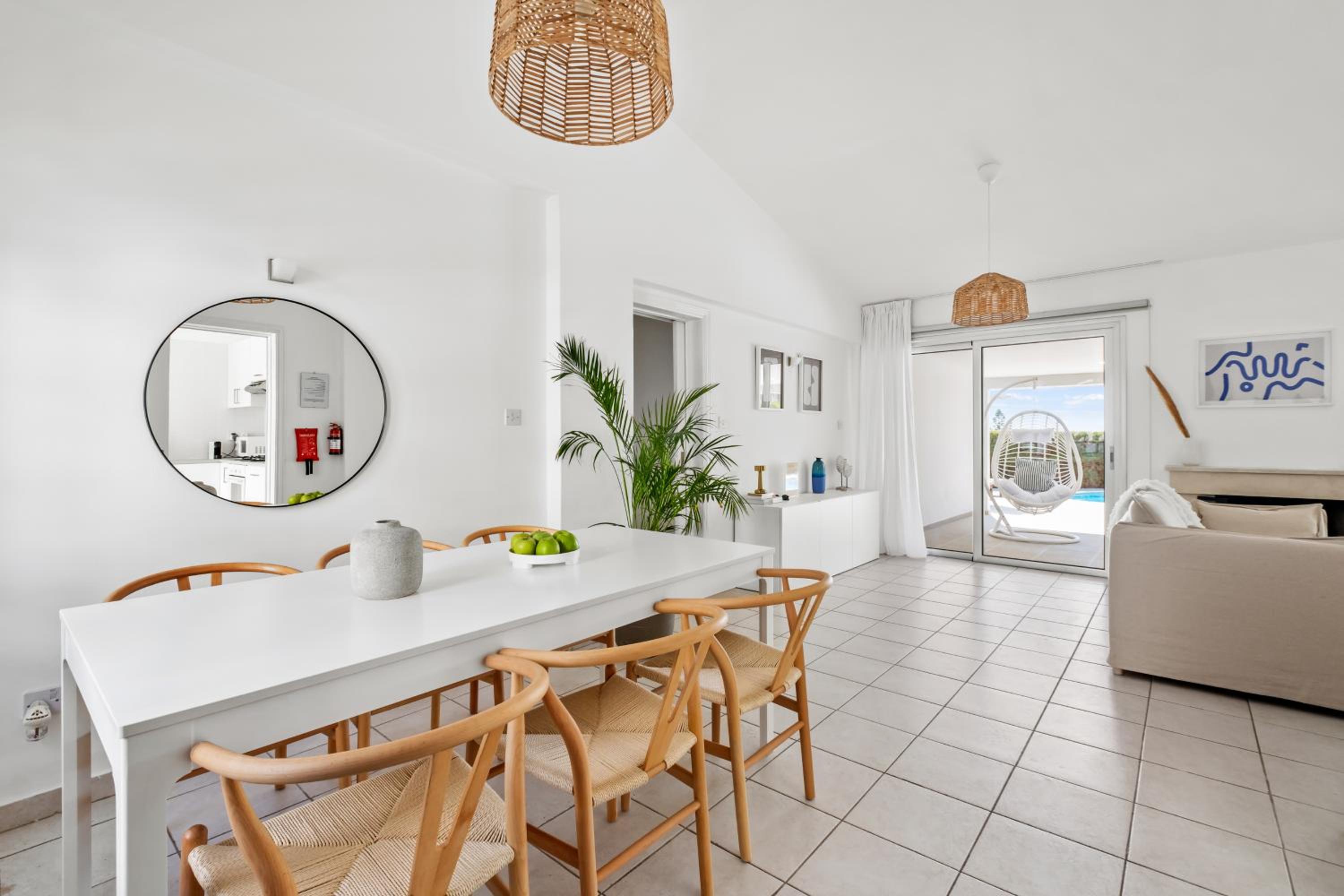 Ivy Blue Villa by Nomads - Short Walk to Coral Bay