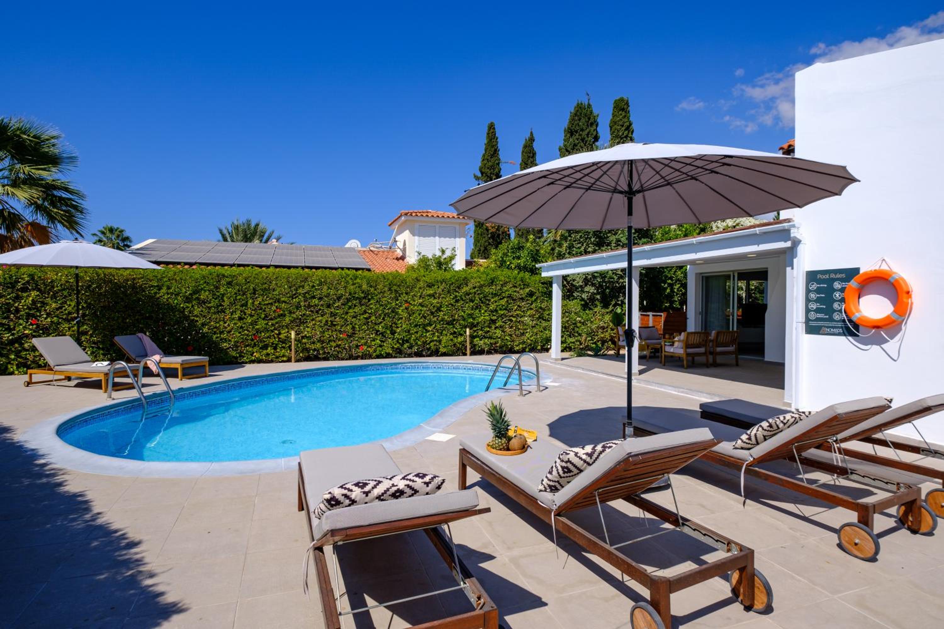Ivy Blue Villa by Nomads - Short Walk to Coral Bay
