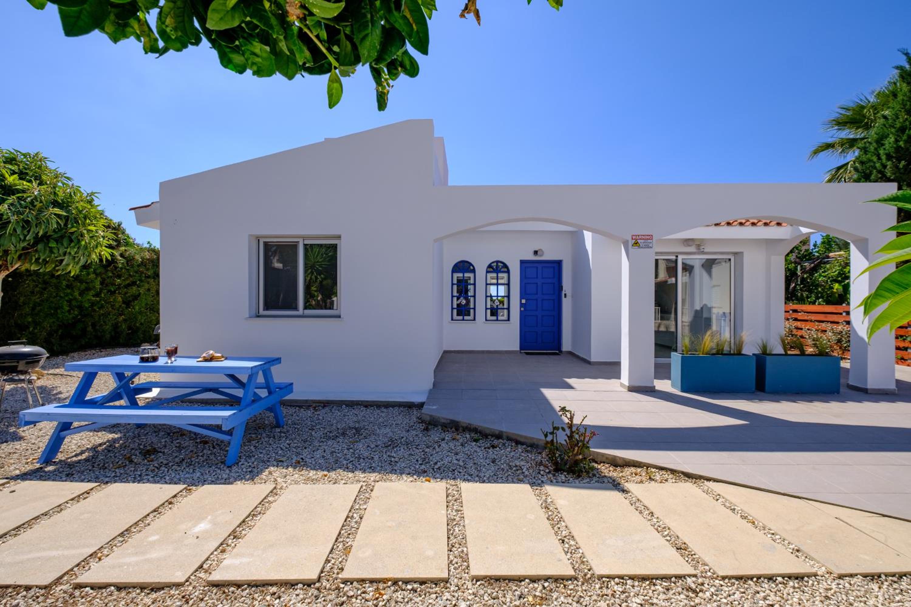 Ivy Blue Villa by Nomads - Short Walk to Coral Bay