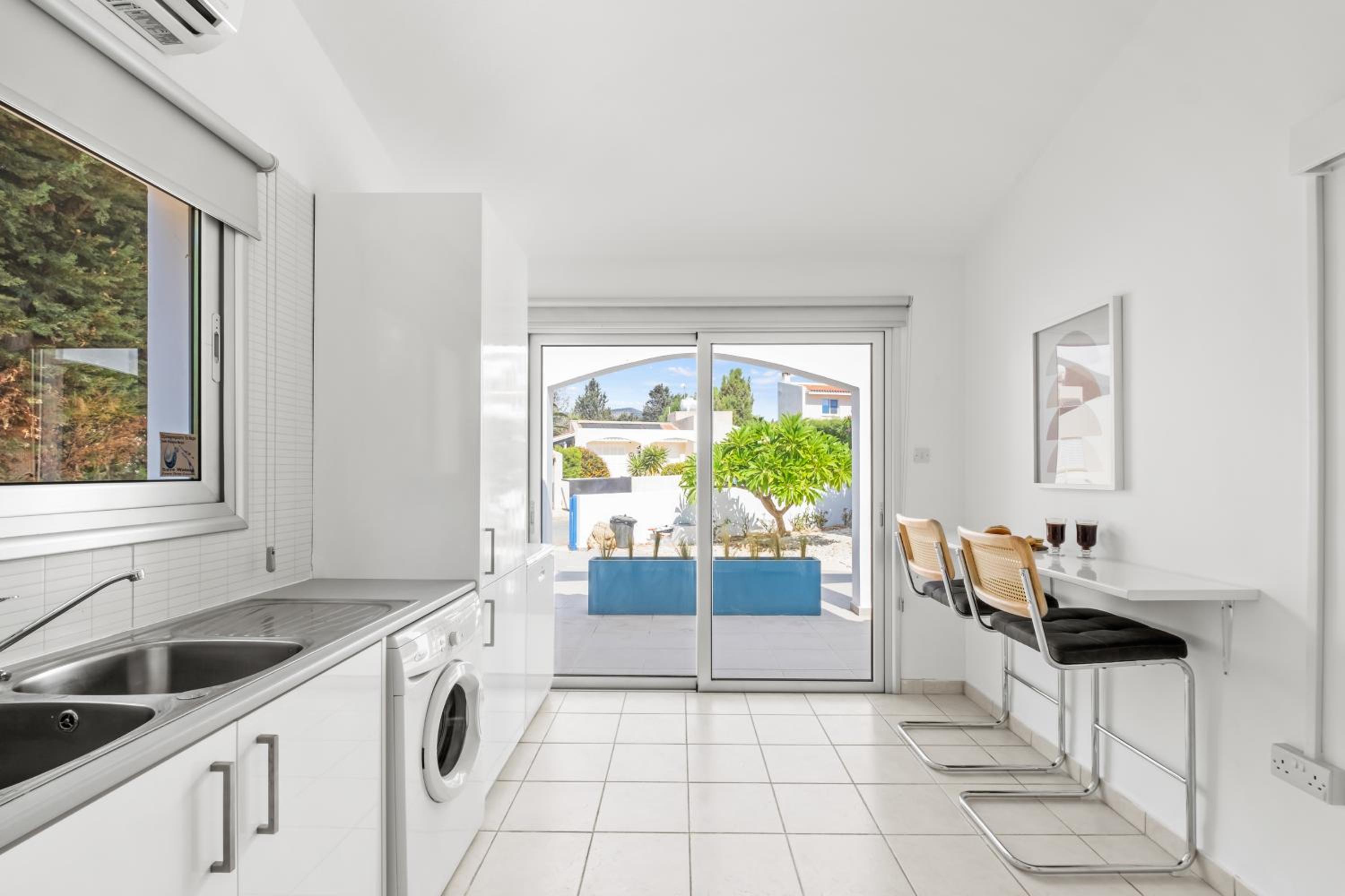 Ivy Blue Villa by Nomads - Short Walk to Coral Bay