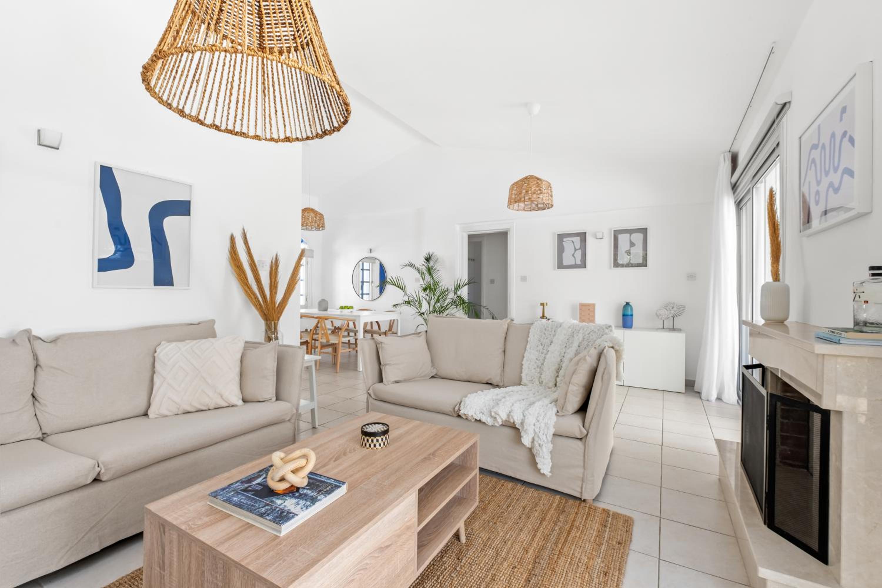 Ivy Blue Villa by Nomads - Short Walk to Coral Bay