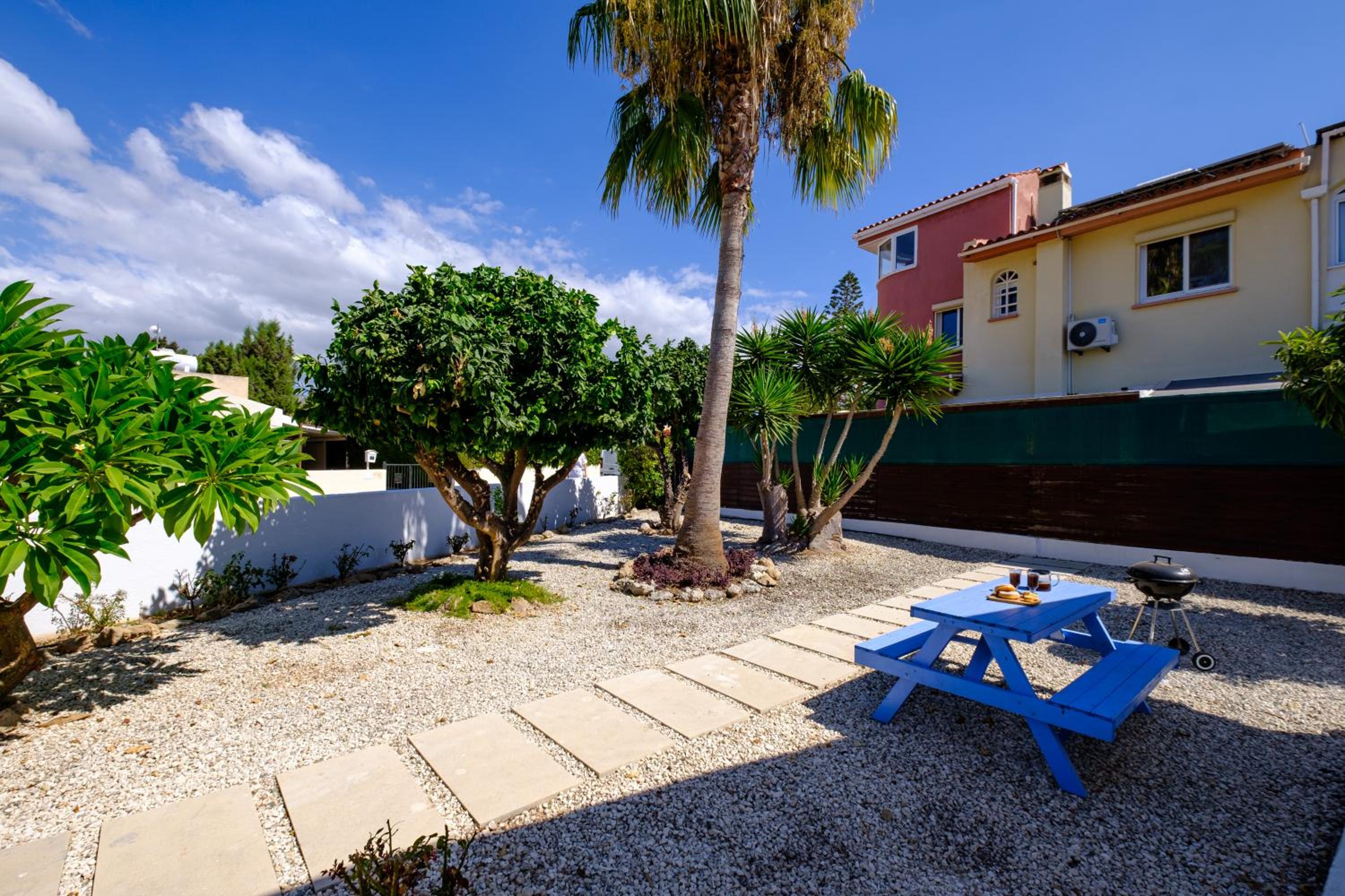 Ivy Blue Villa by Nomads - Short Walk to Coral Bay