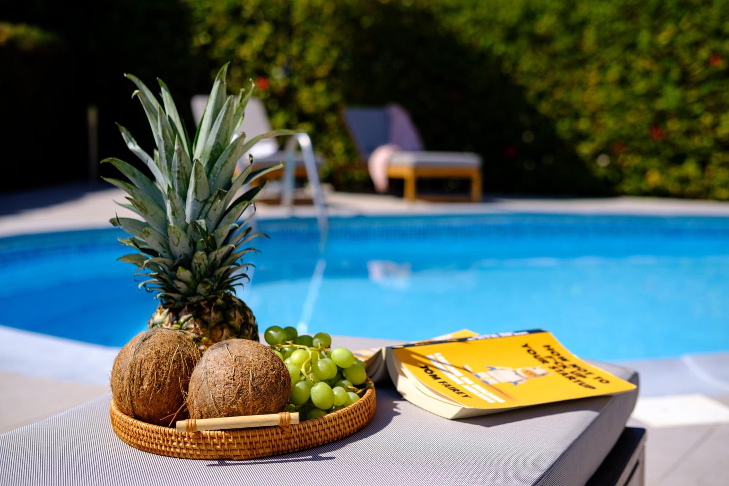 Ivy Blue Villa by Nomads - Short Walk to Coral Bay