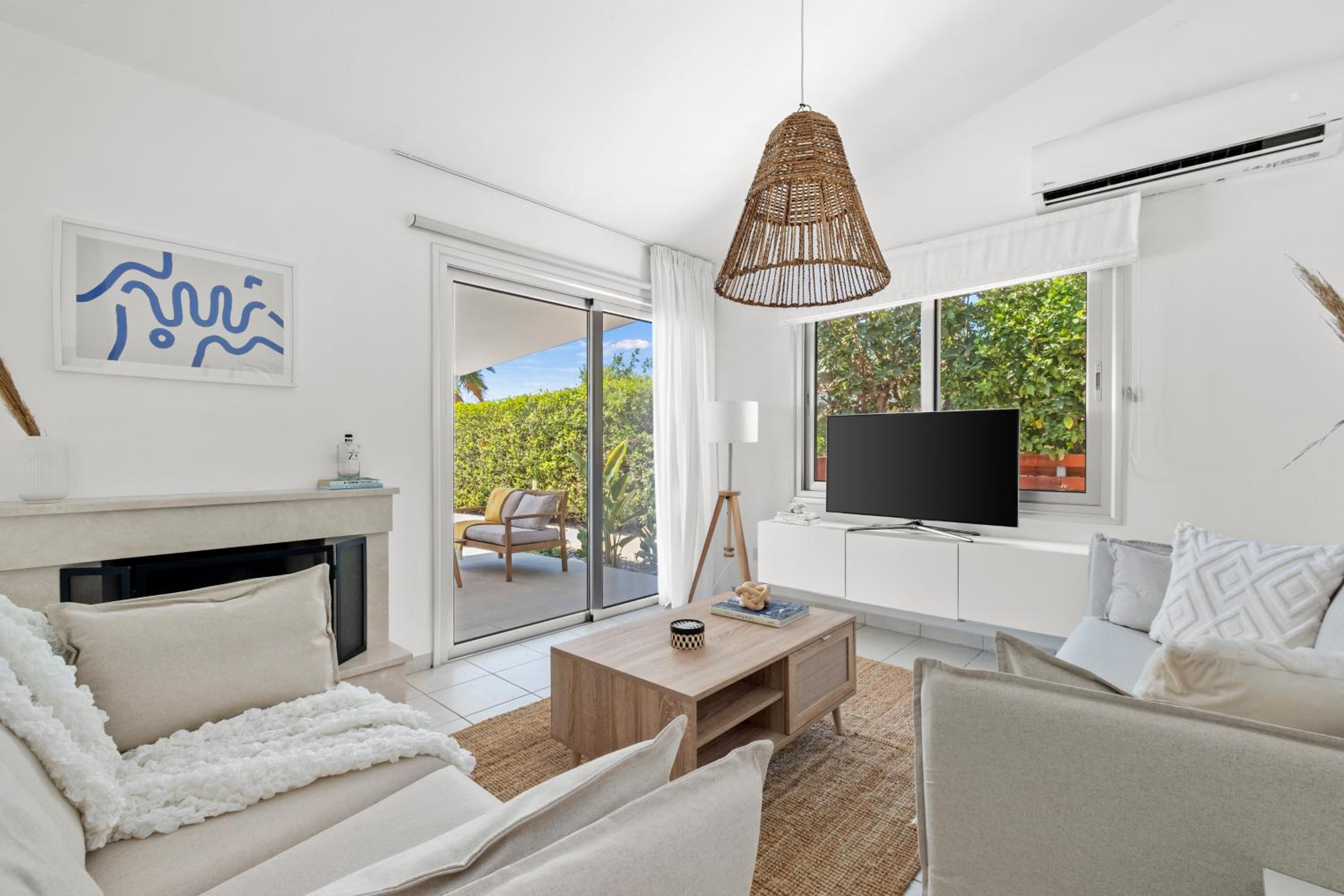 Ivy Blue Villa by Nomads - Short Walk to Coral Bay