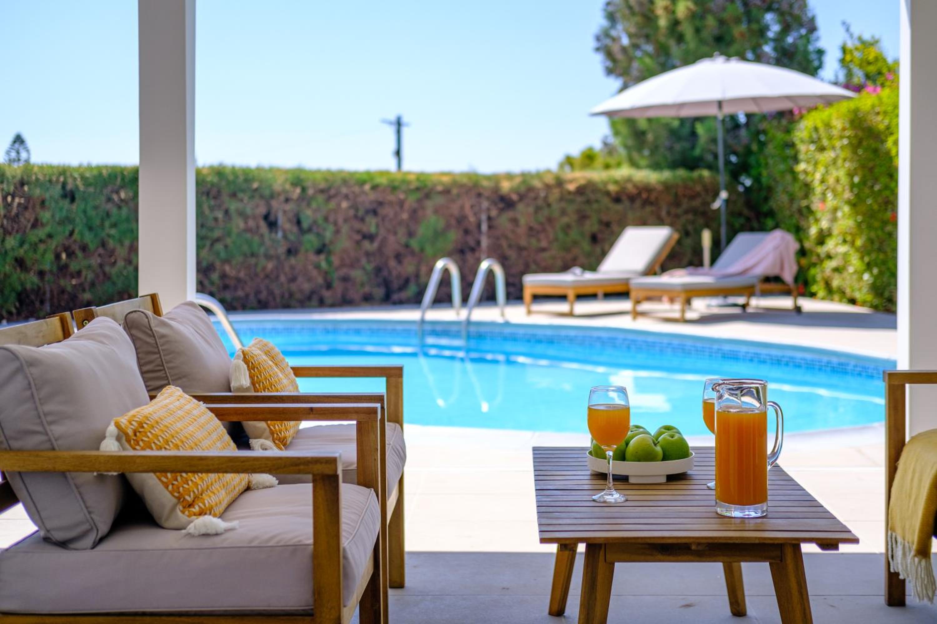 Ivy Blue Villa by Nomads - Short Walk to Coral Bay