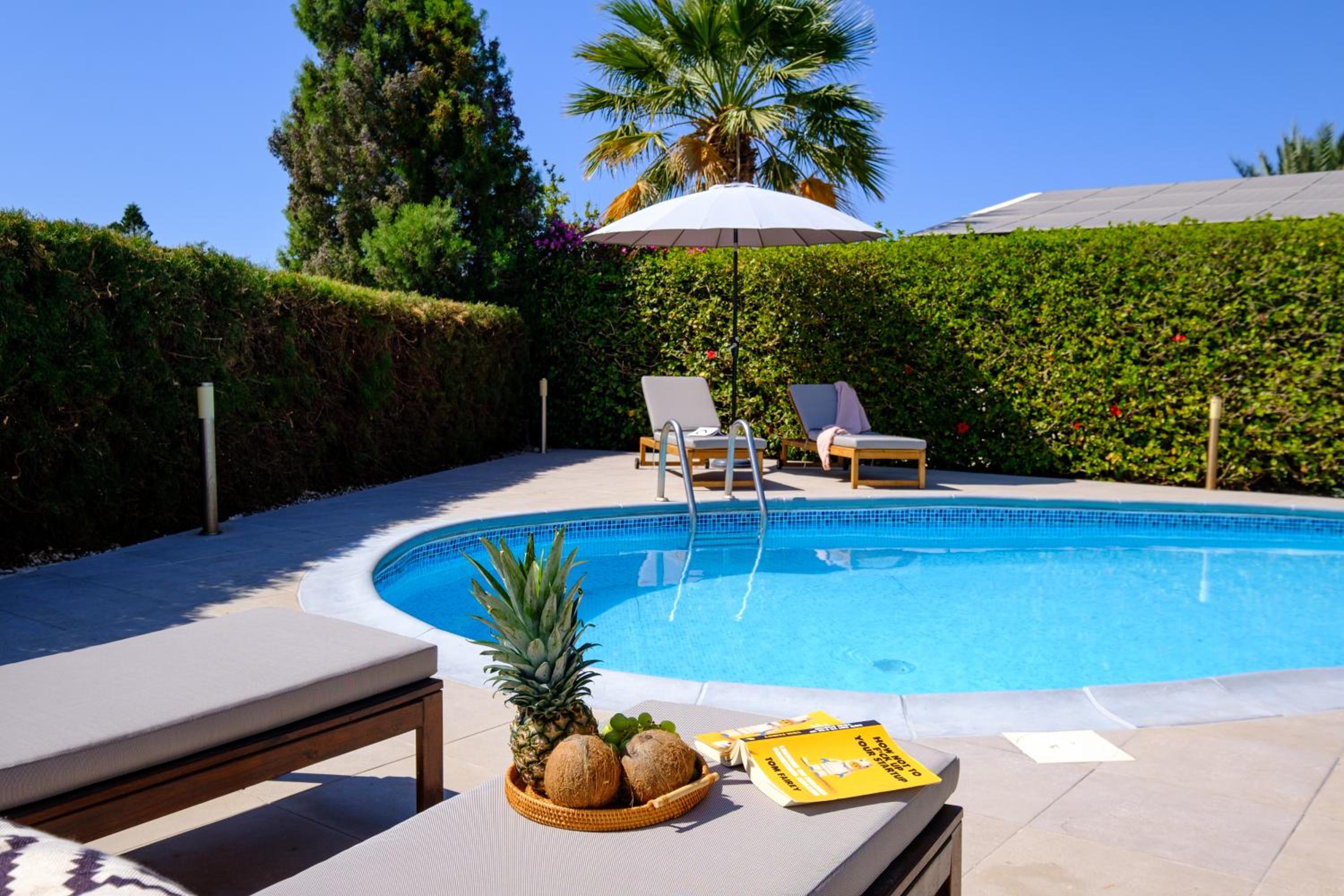 Ivy Blue Villa by Nomads - Short Walk to Coral Bay