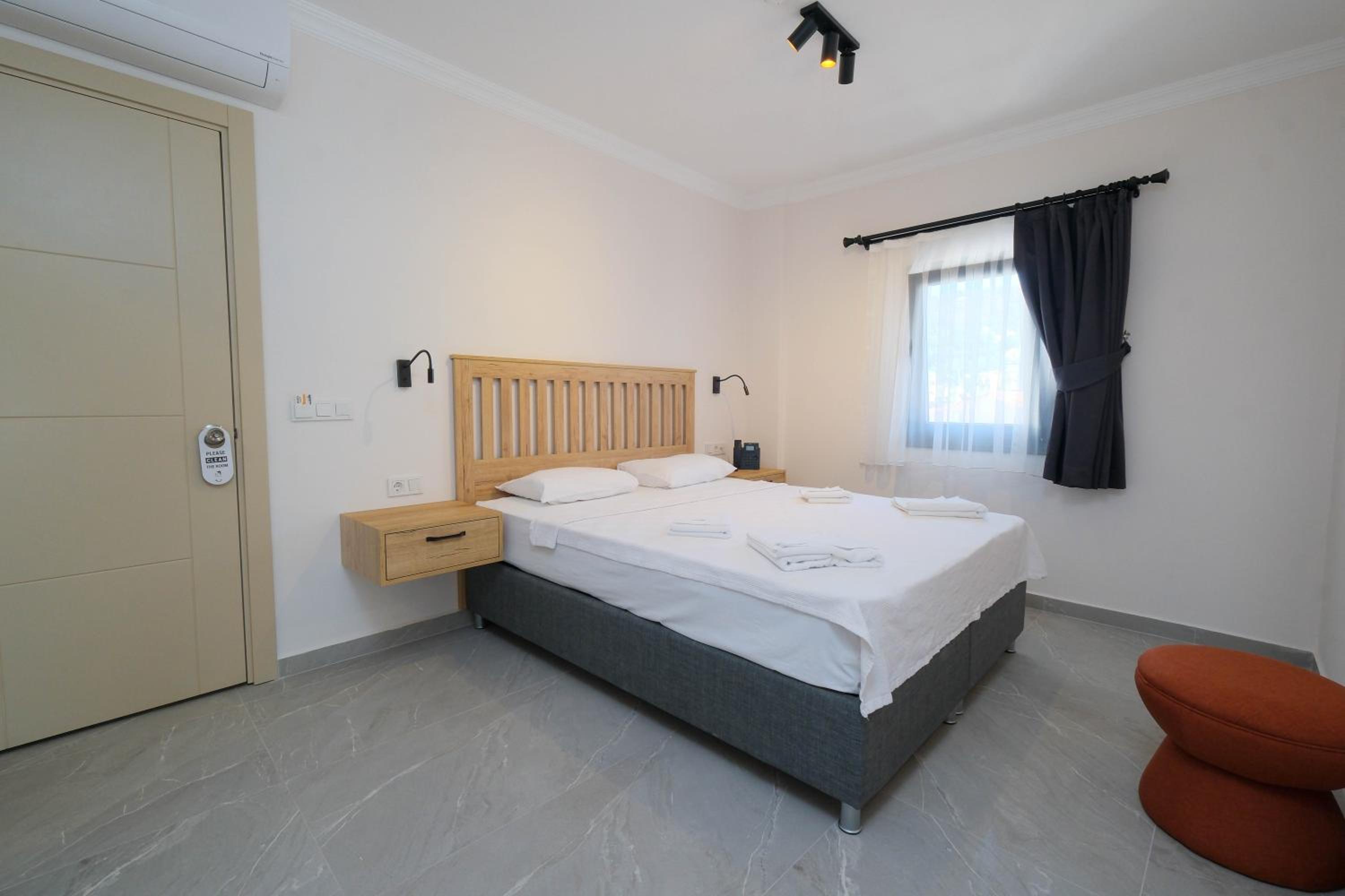Diplomat Suites