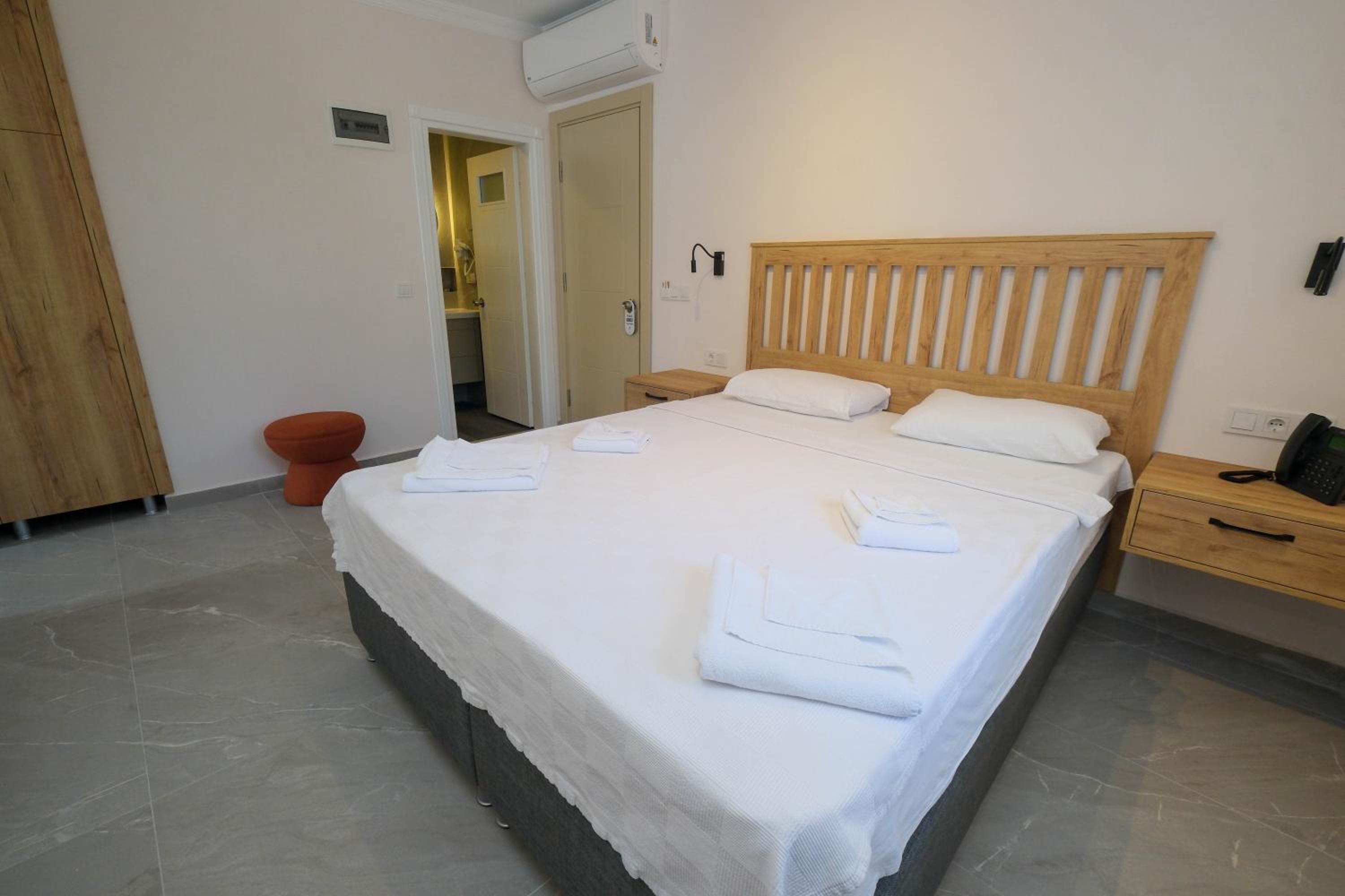 Diplomat Suites