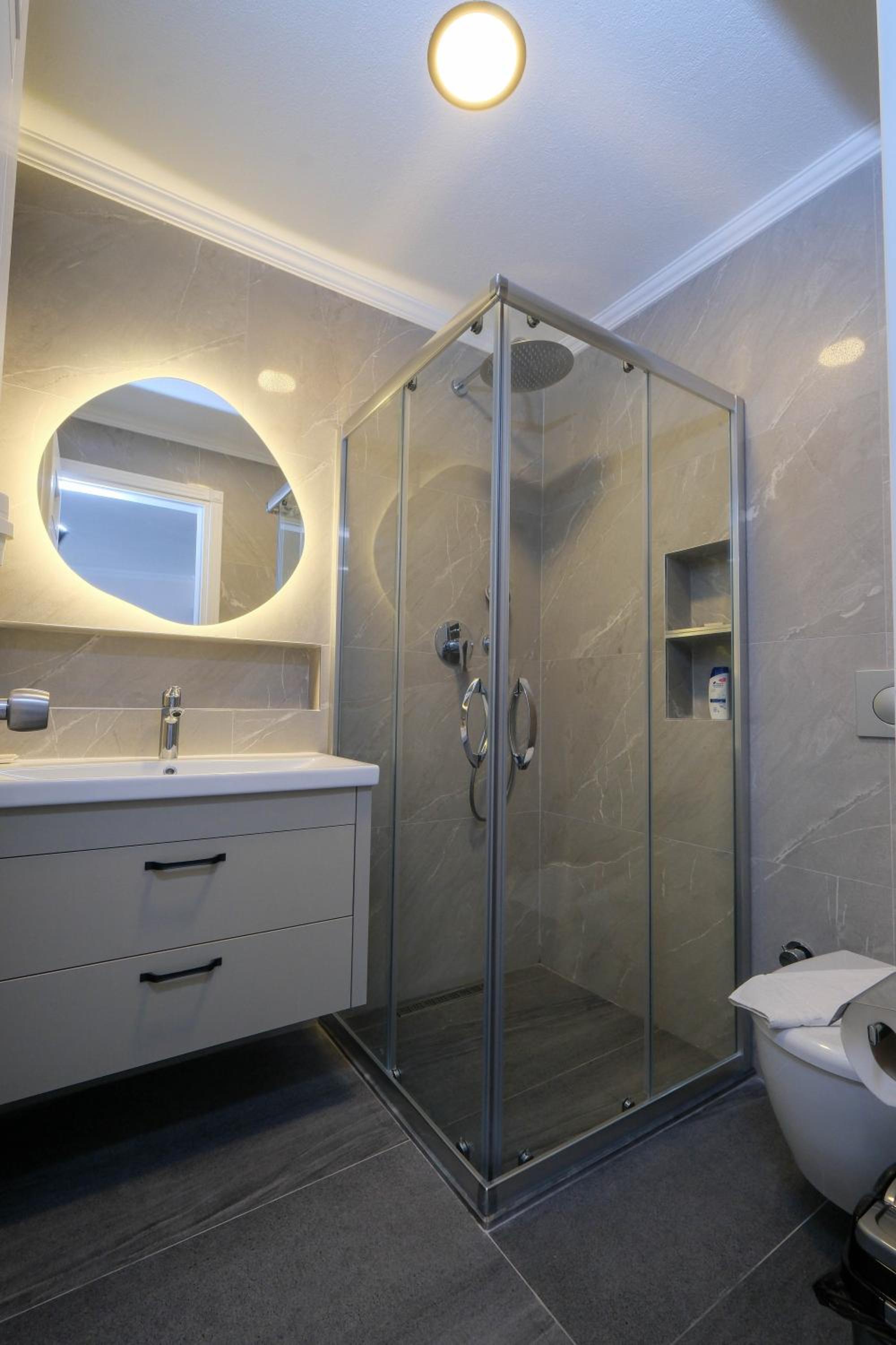 Diplomat Suites