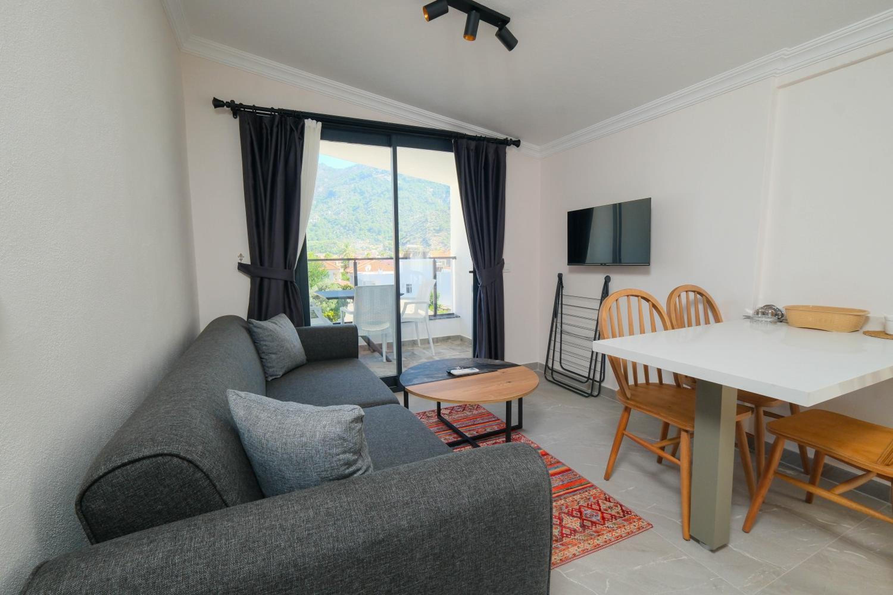 Diplomat Suites