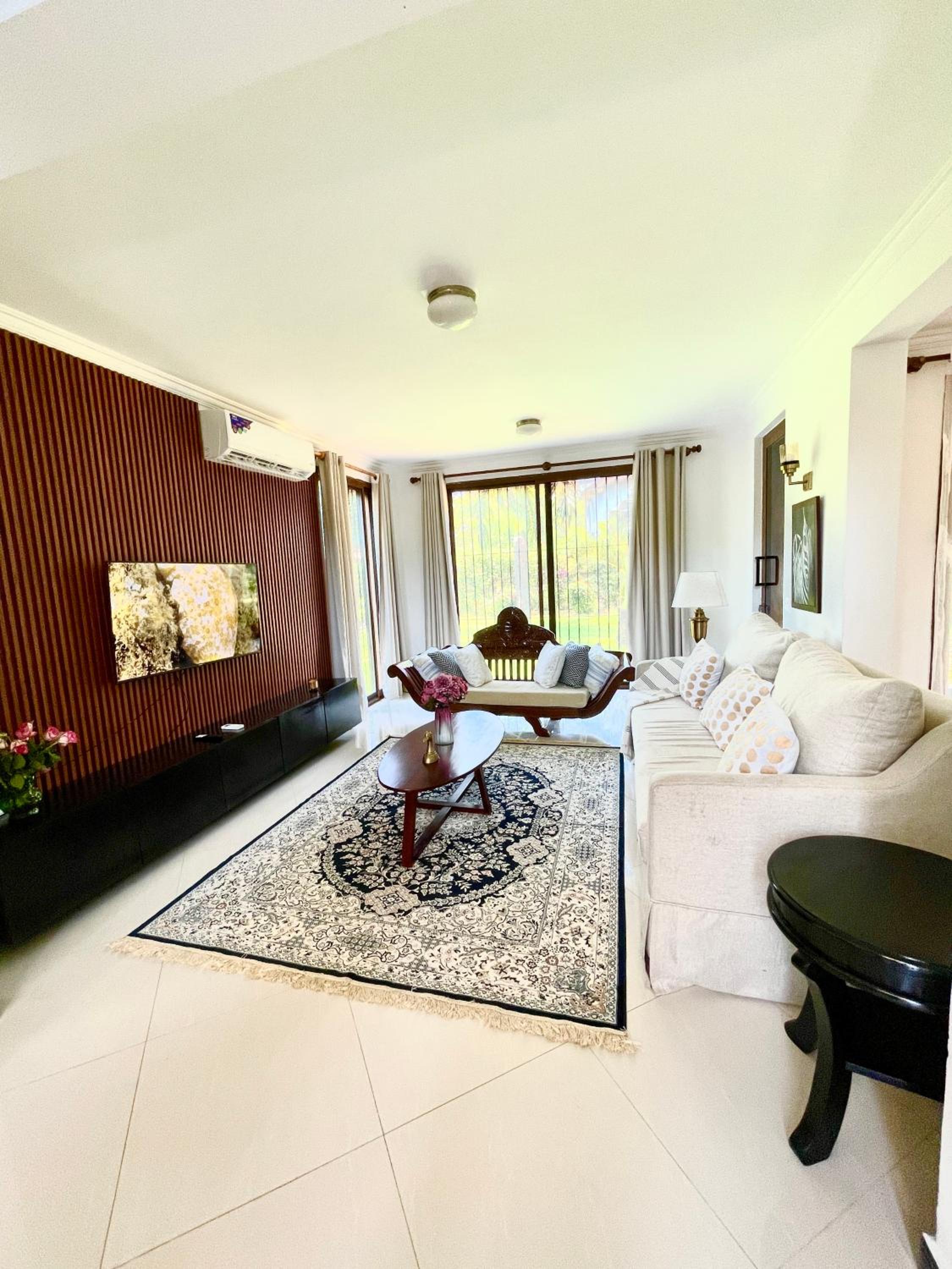 UARIDI Beach House view 4