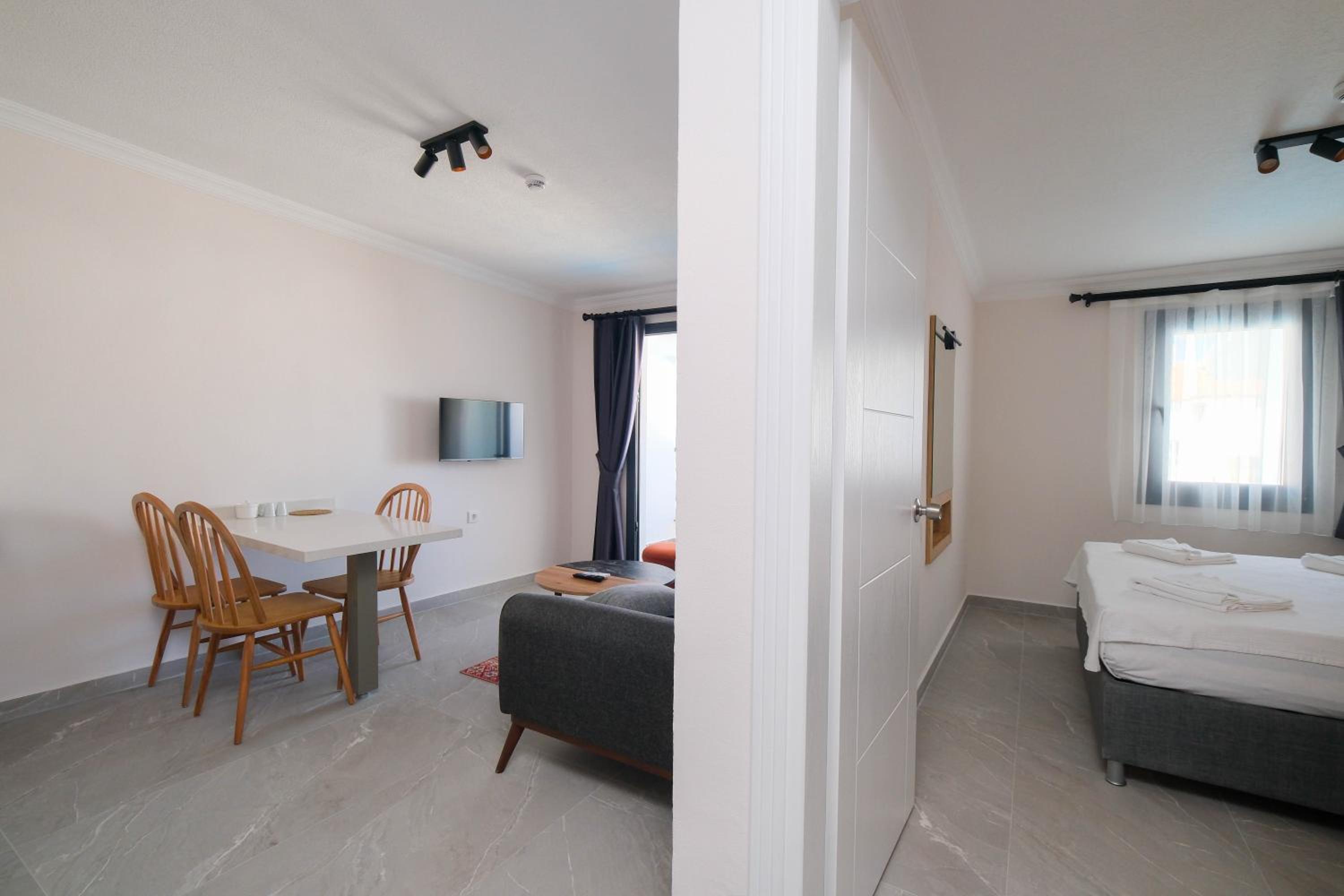 Diplomat Suites