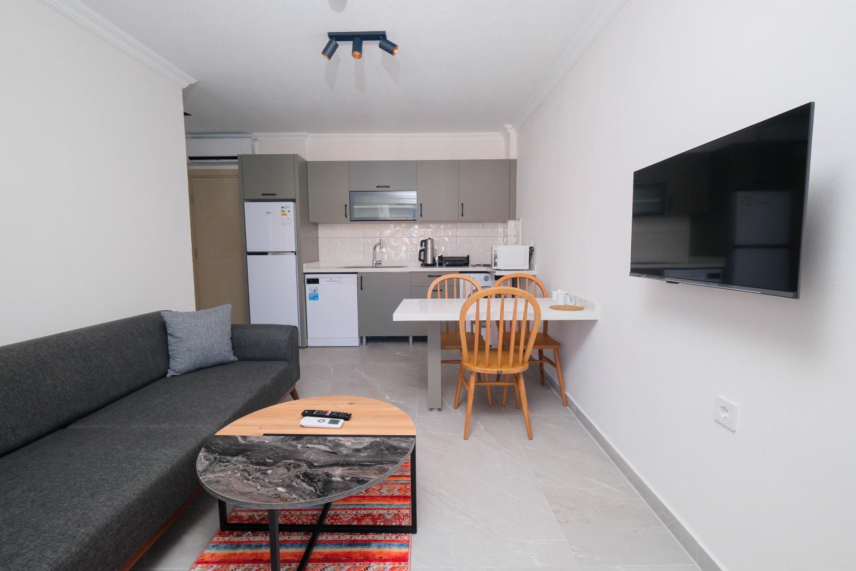 Diplomat Suites