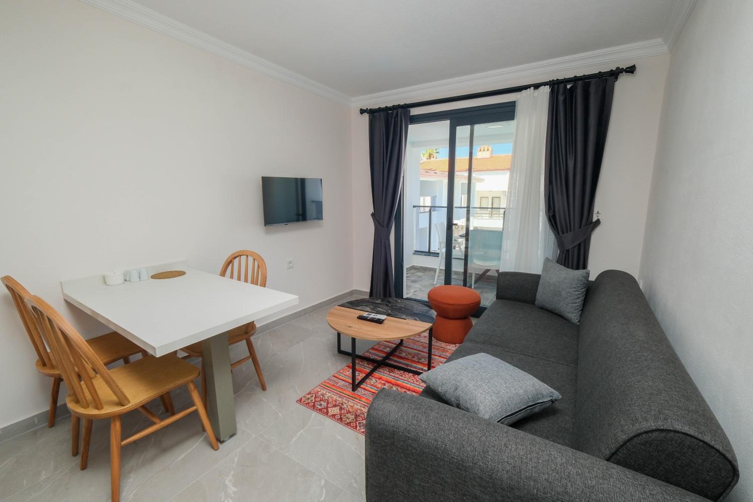 Diplomat Suites