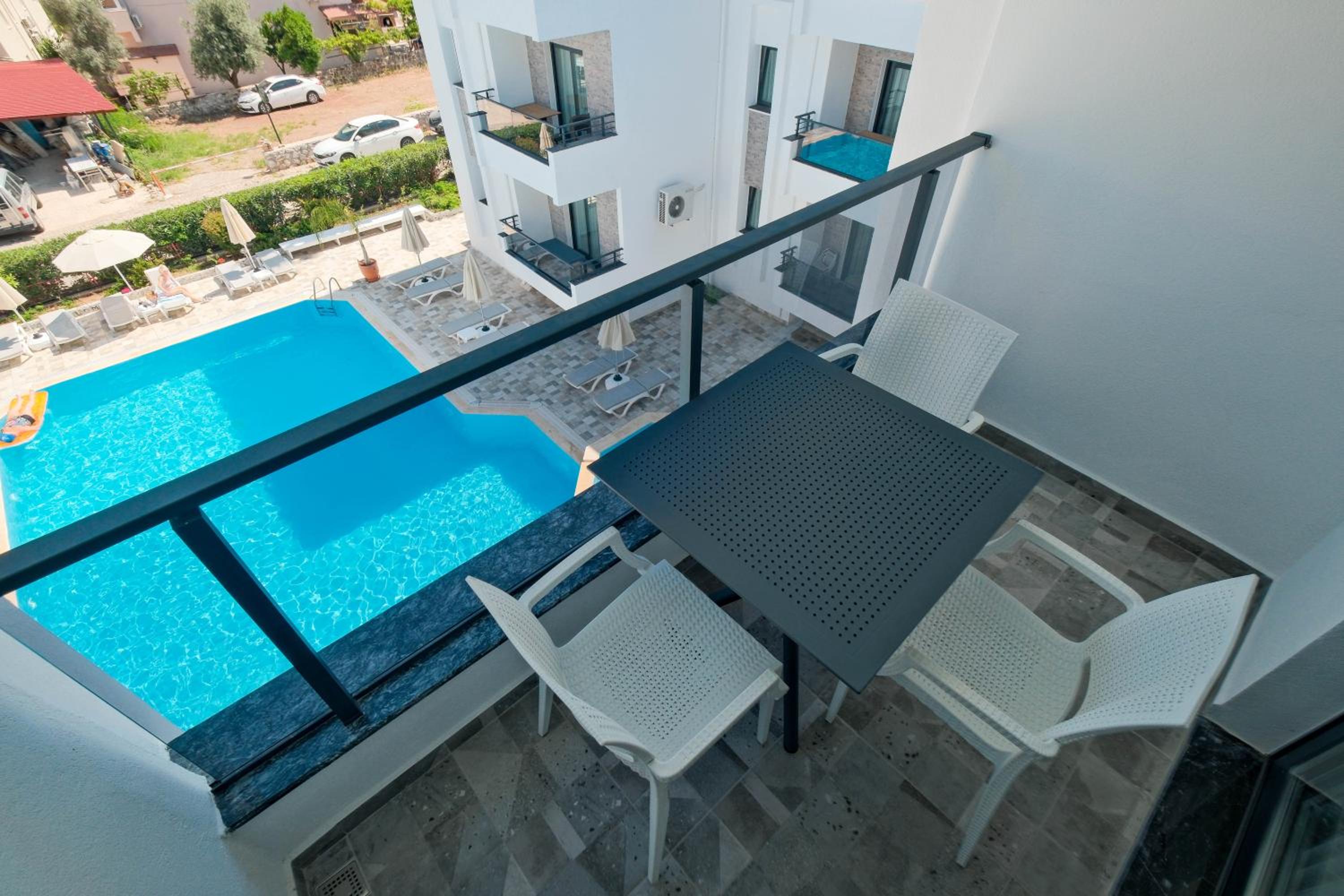 Diplomat Suites
