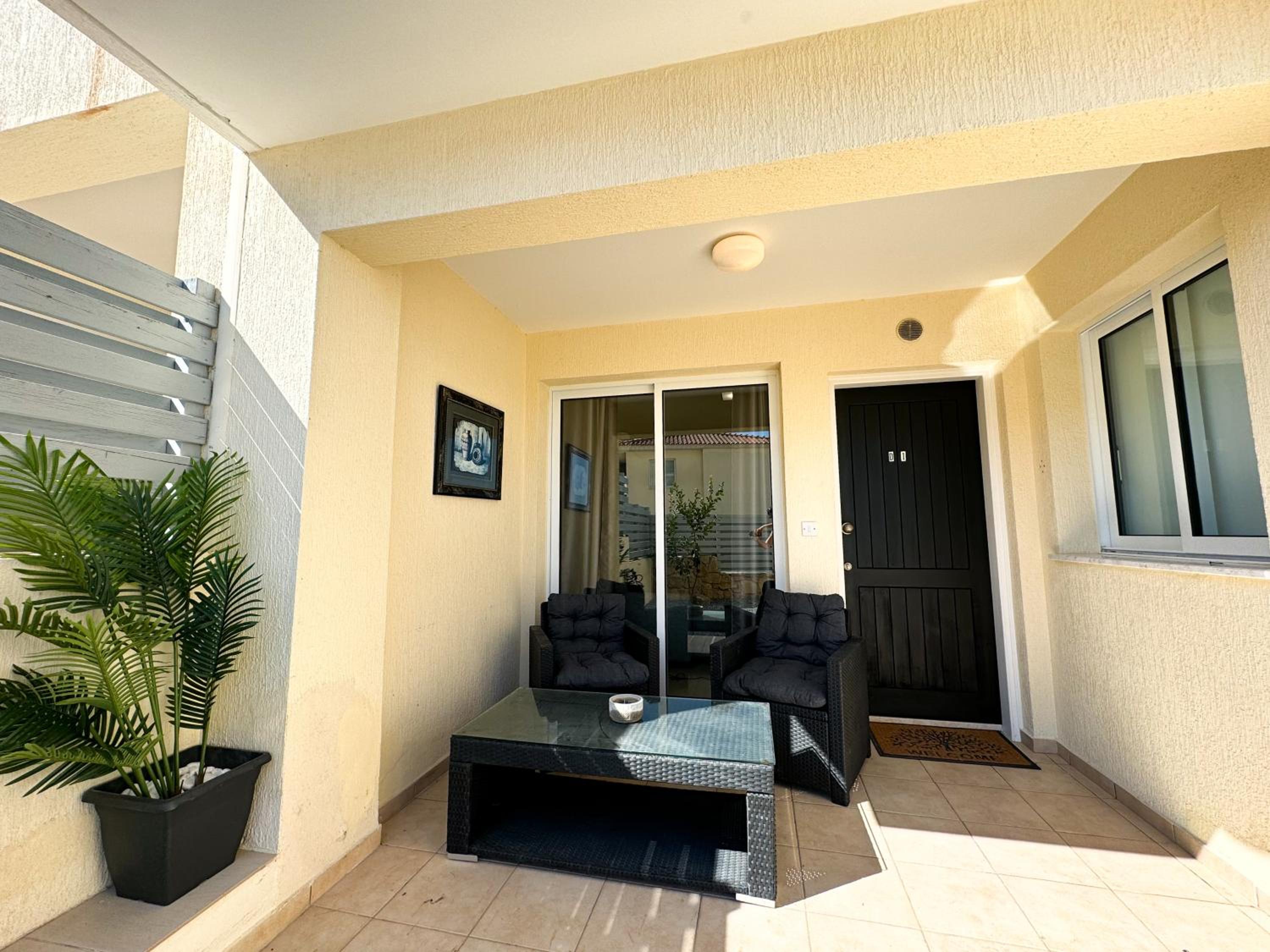 Eden Serenity 1B, Paphos, Pool