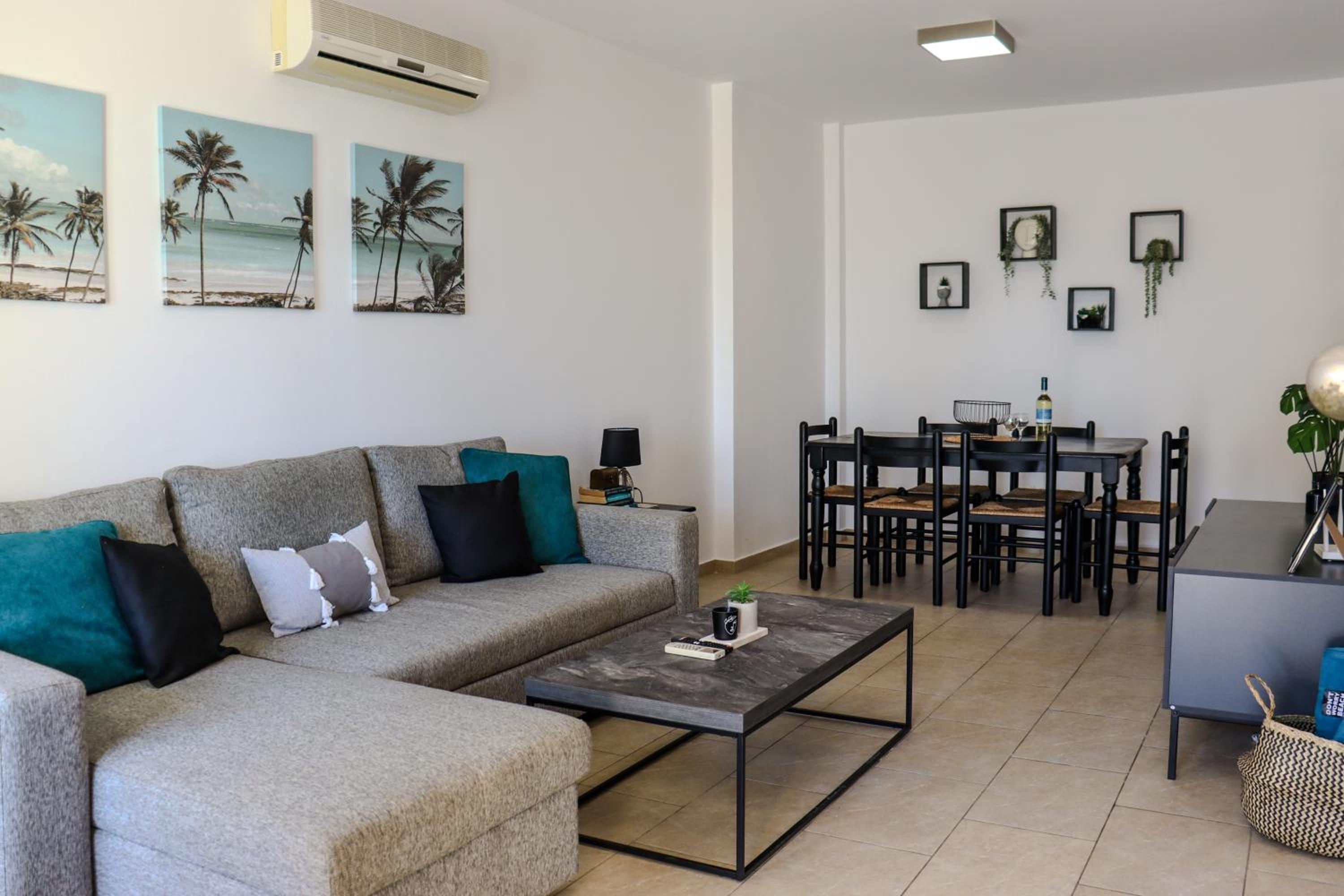 Eden Serenity 1B, Paphos, Pool