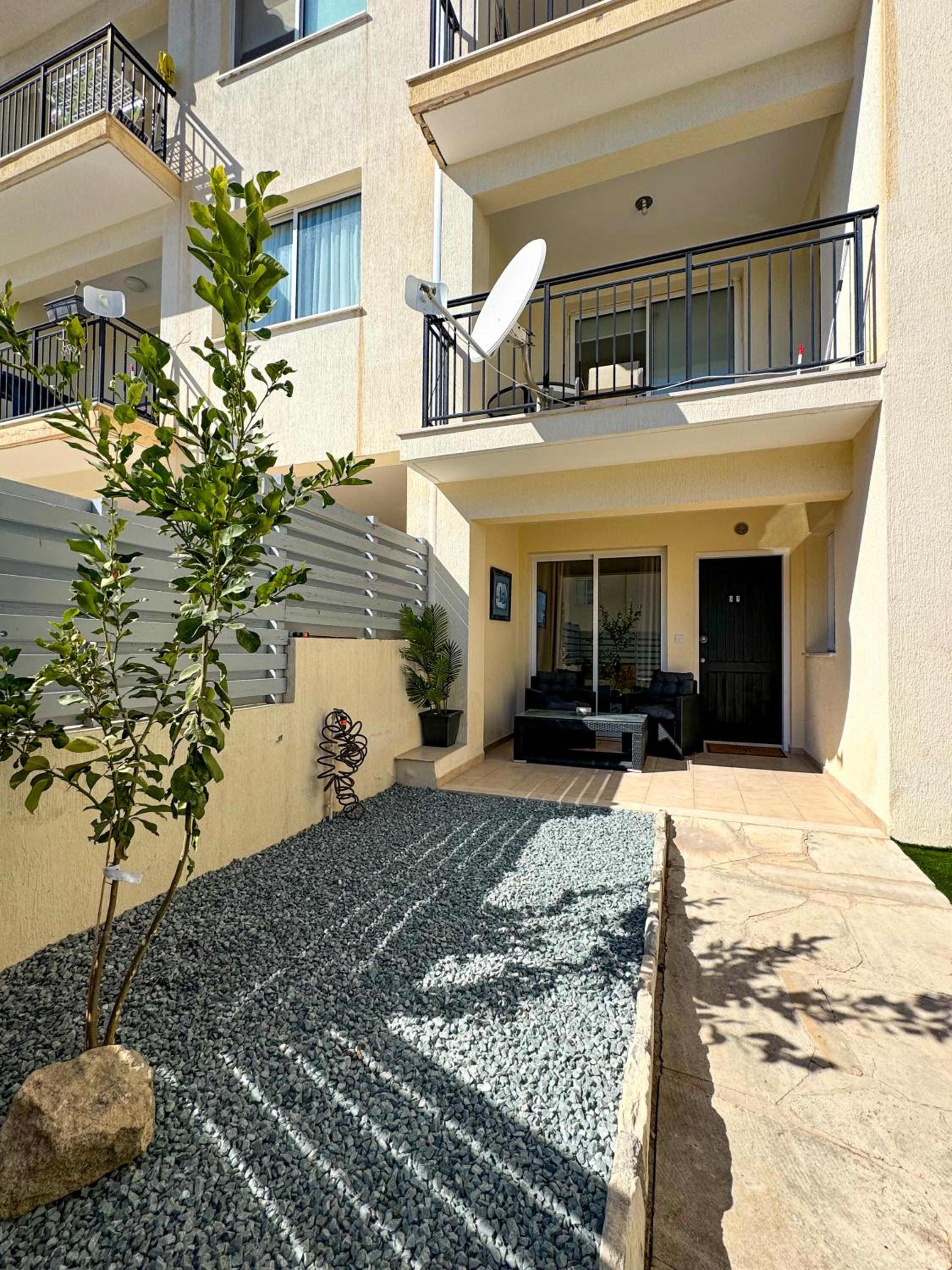 Eden Serenity 1B, Paphos, Pool