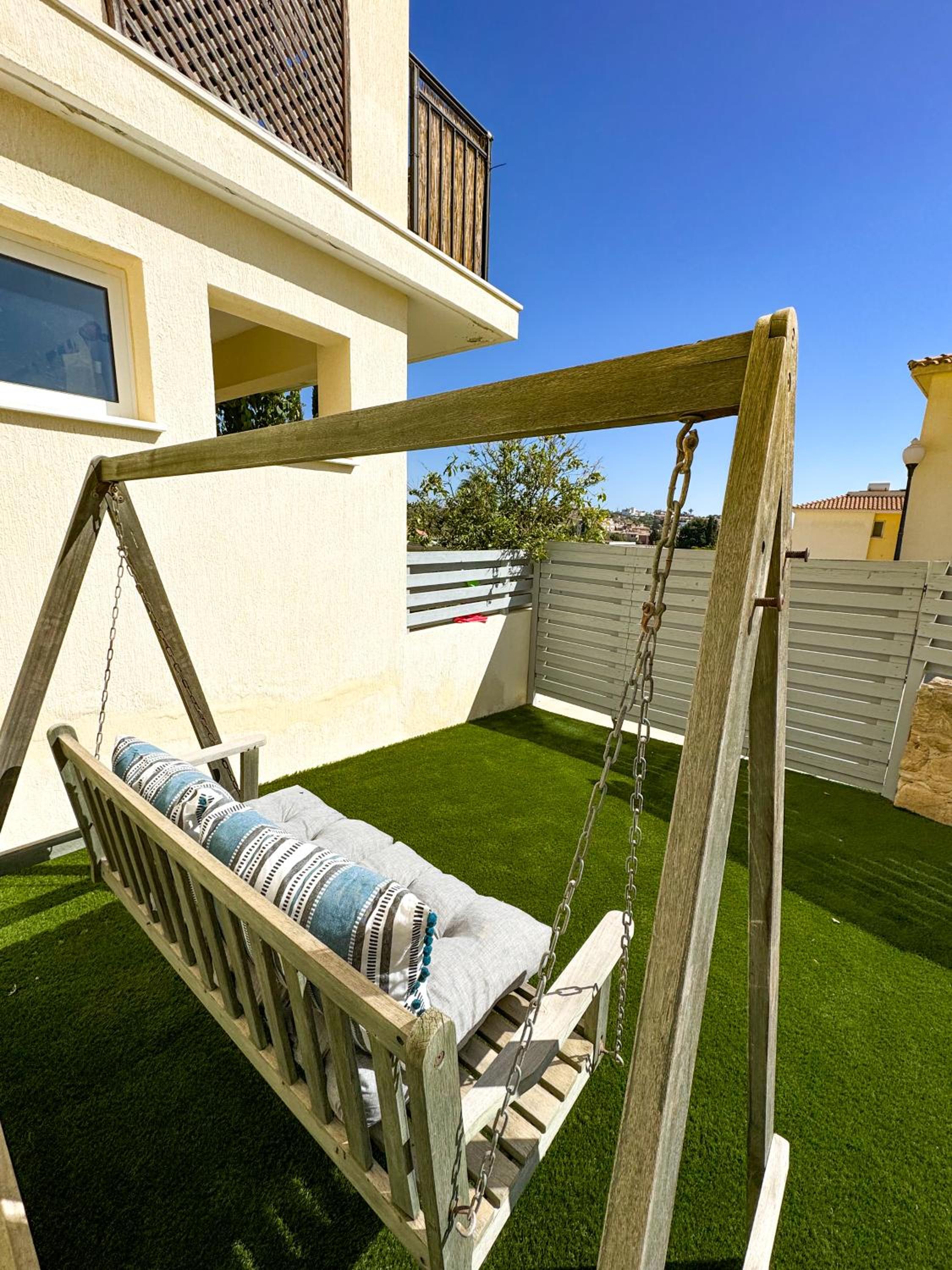 Eden Serenity 1B, Paphos, Pool