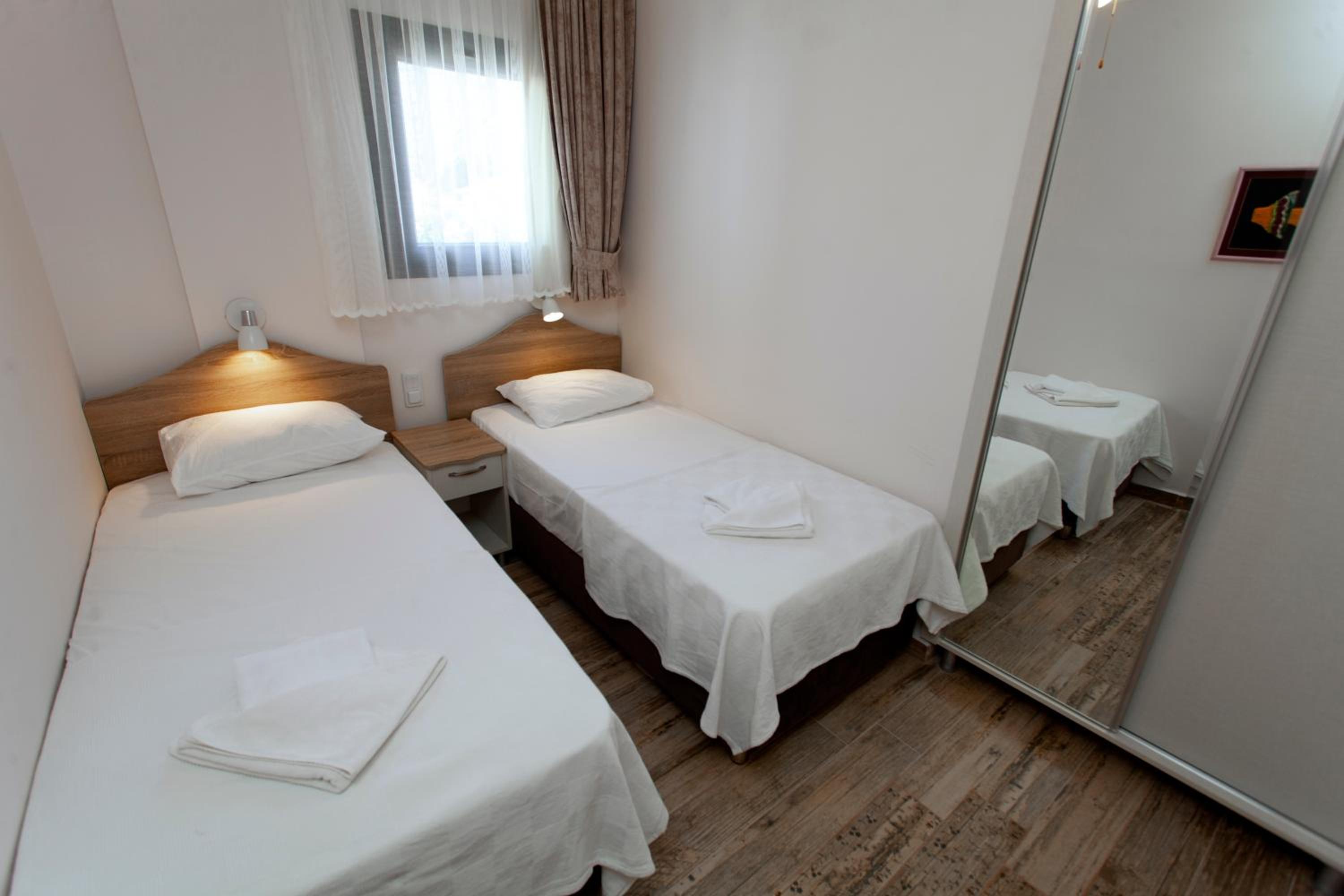 Diplomat Suites