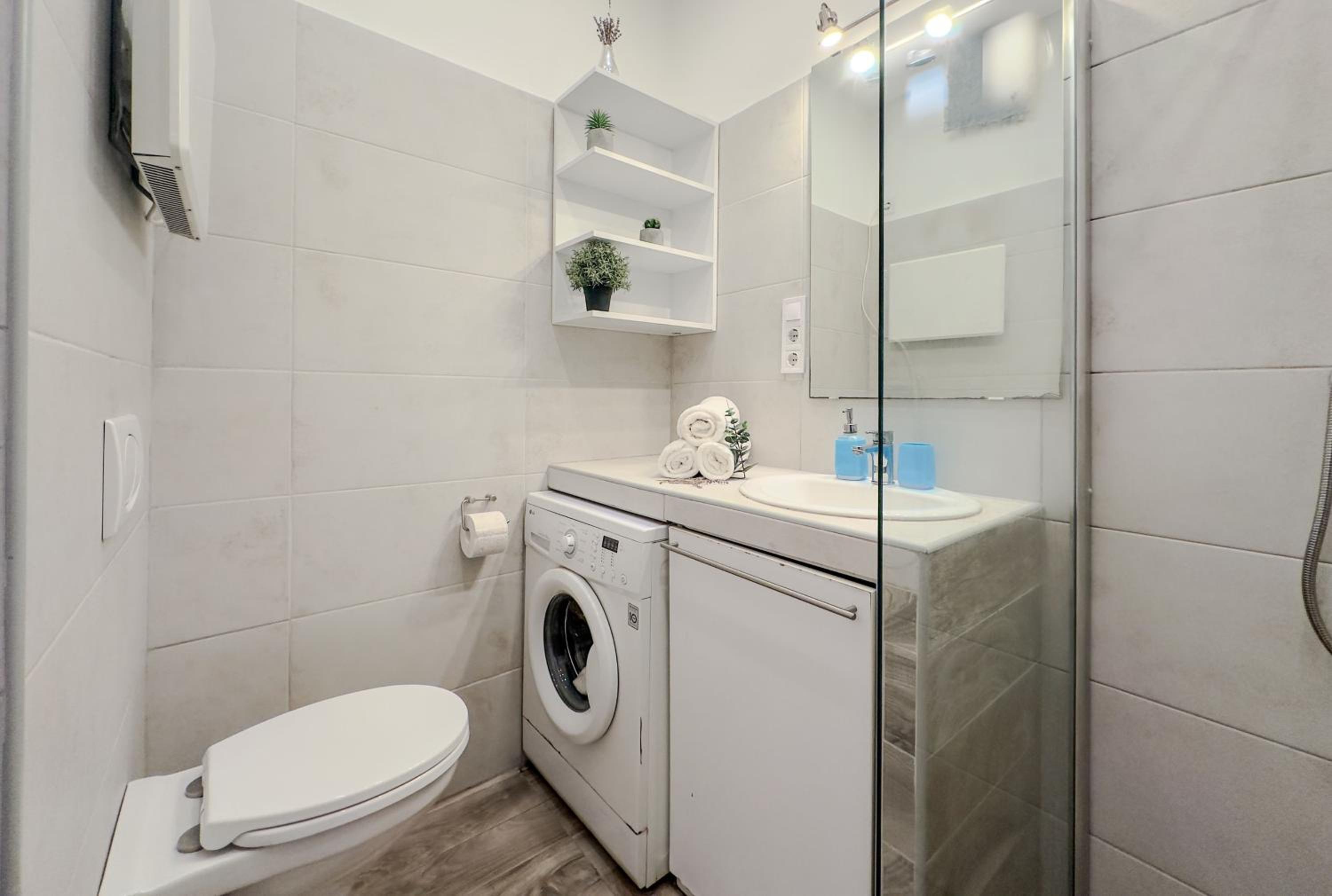 Spacious Buda Apartment Air Conditioning