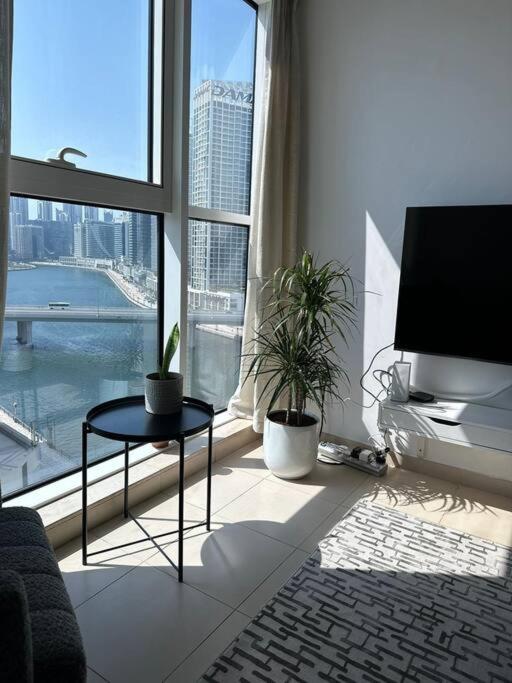 Urban Cozy 1BR apartment with Canal view - Free parking