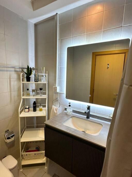 Urban Cozy 1BR apartment with Canal view - Free parking