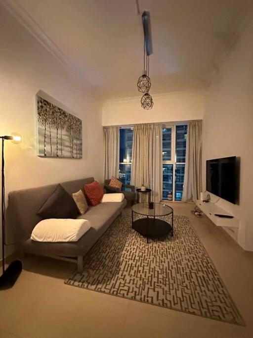 Urban Cozy 1BR apartment with Canal view - Free parking