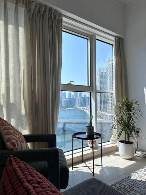 Urban Cozy 1BR apartment with Canal view - Free parking